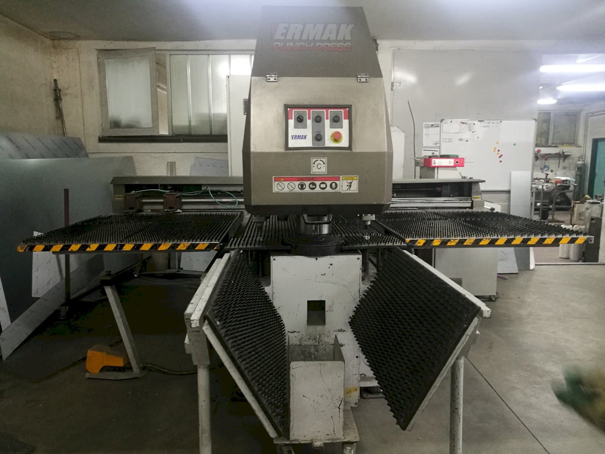 Frontansicht der ERMAKSAN RPP 127-30  Maschine