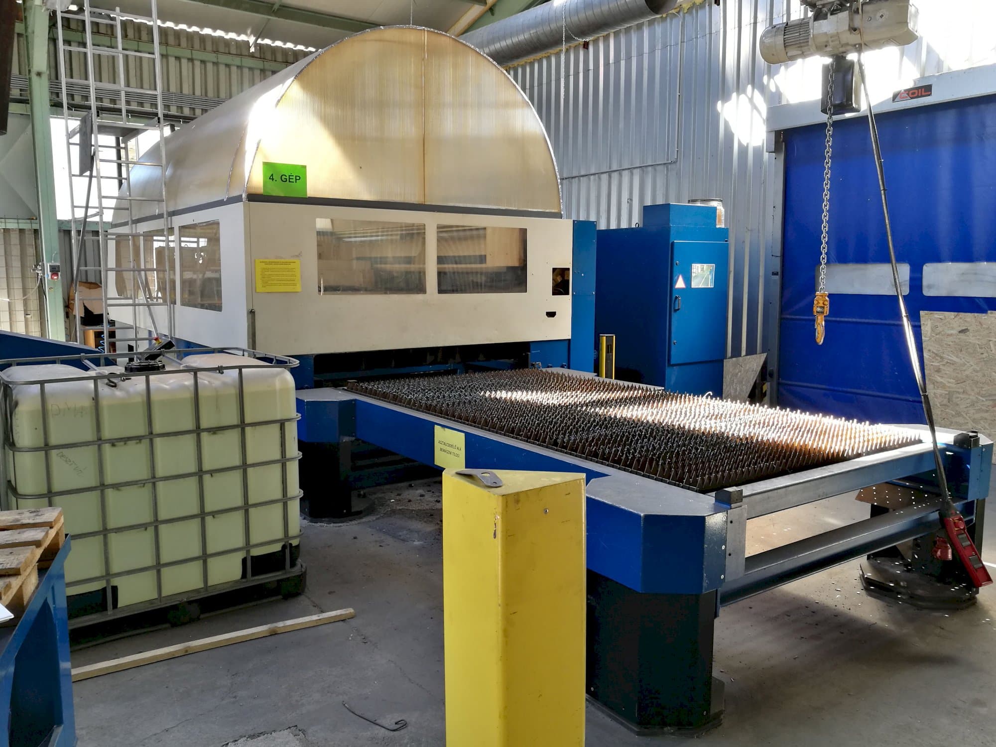 Linke Seitenansicht der Trumpf Trumatic L 3030 Maschine