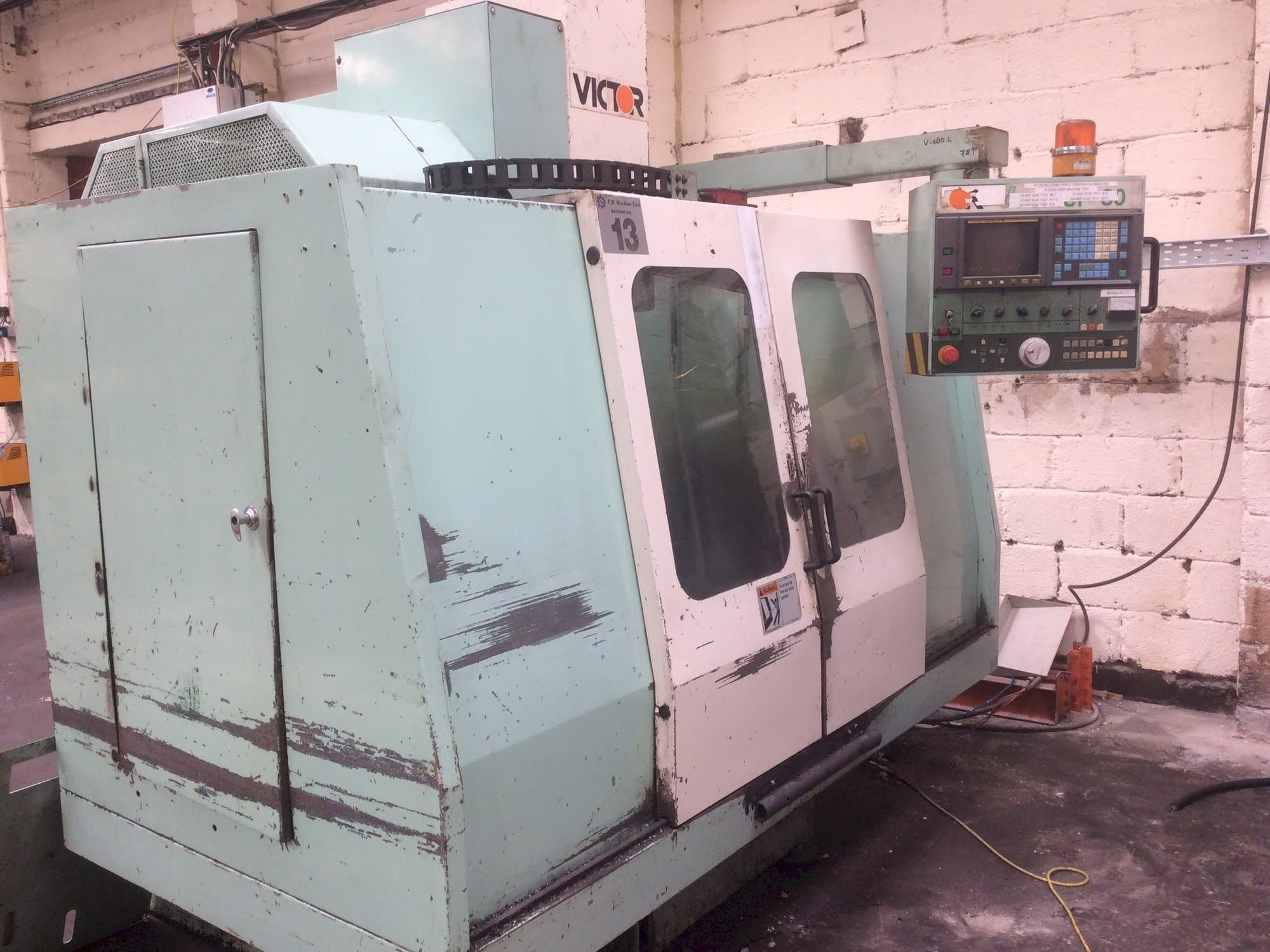 Frontansicht der Victor V Center-80  Maschine