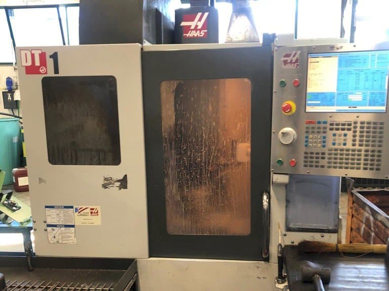 Frontansicht der HAAS DT1  Maschine