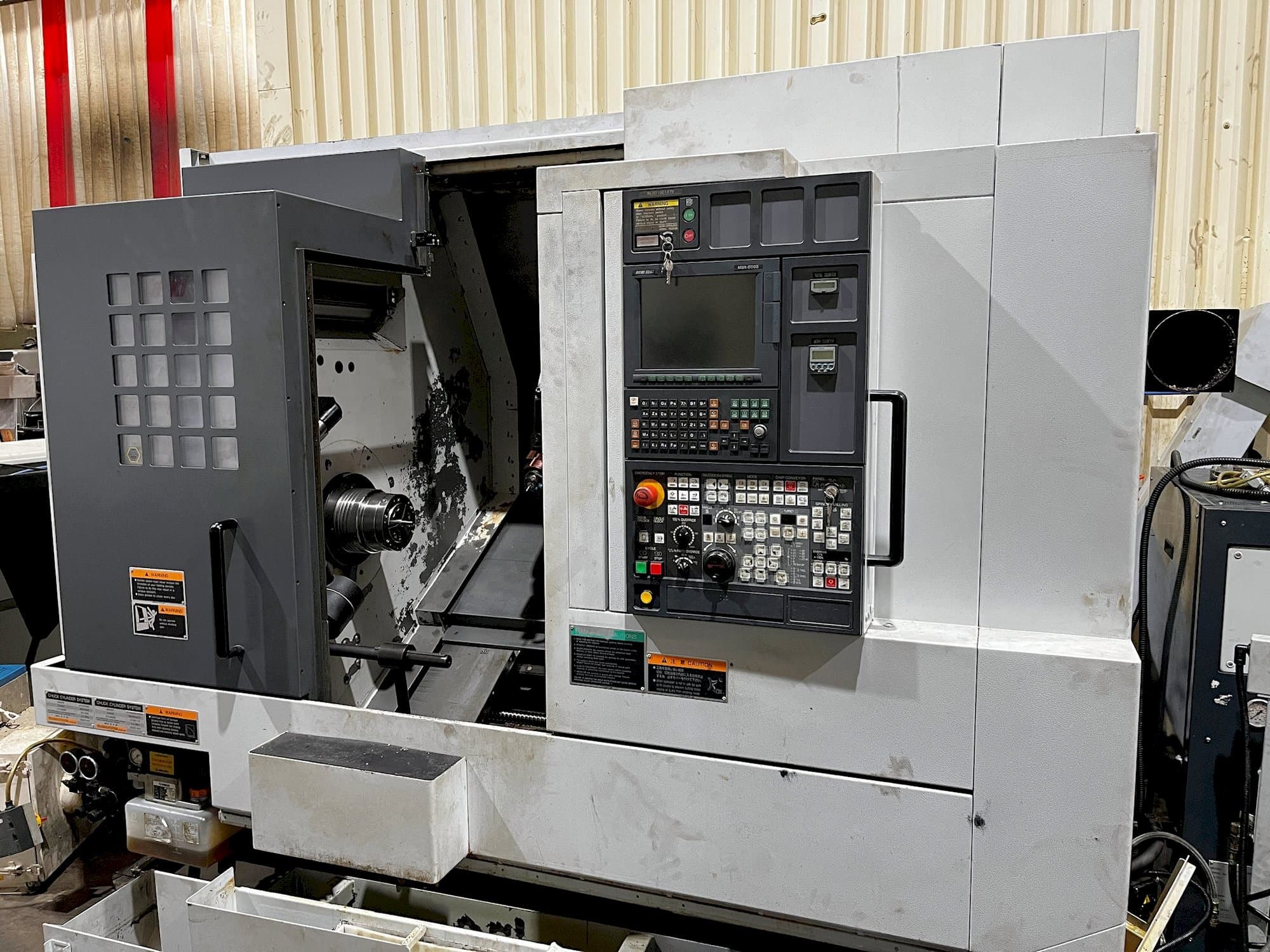 Frontansicht der MORI SEIKI NL 2000SY/500  Maschine