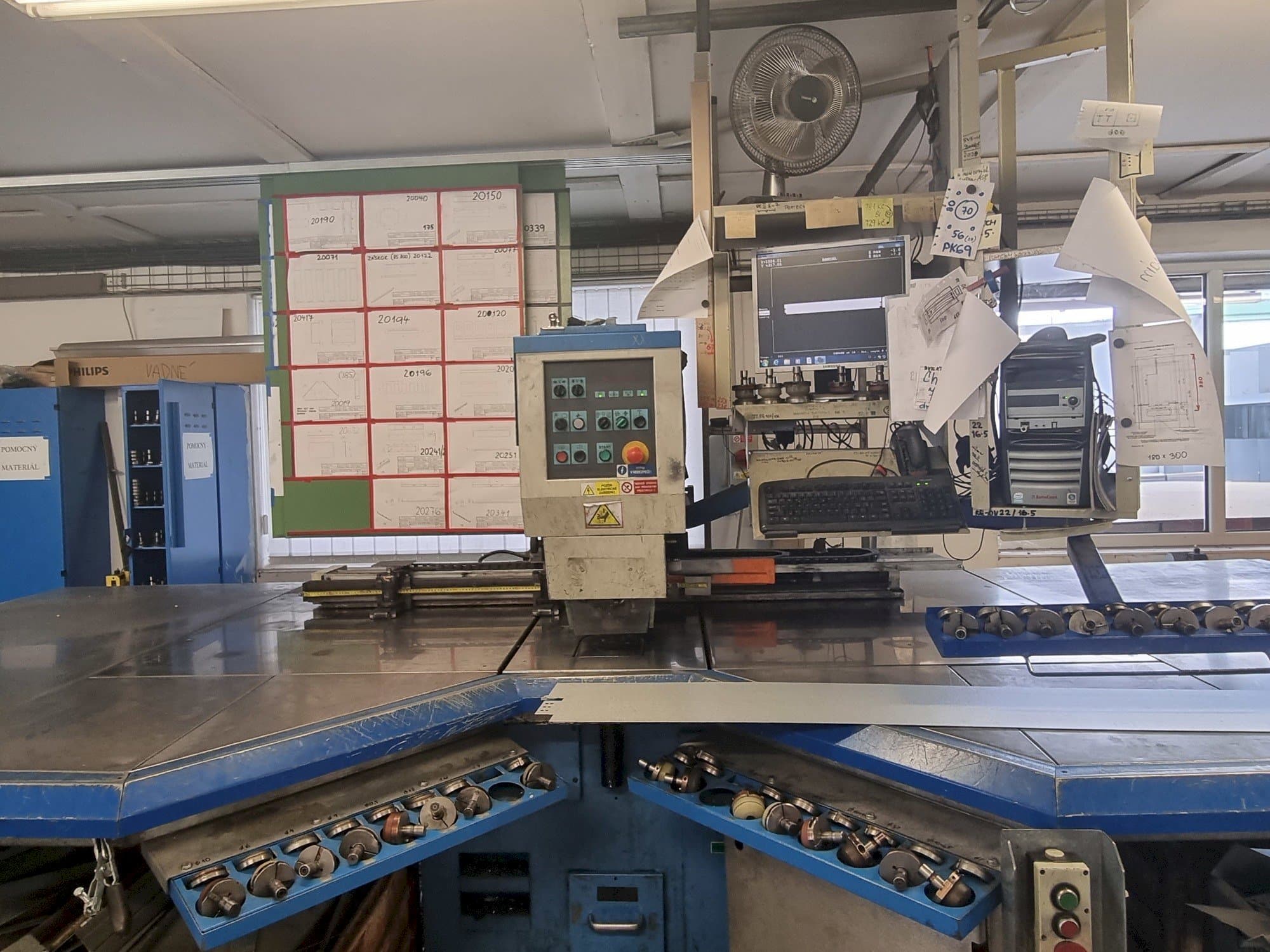Frontansicht der Euromac CX 750/30 CNC  Maschine