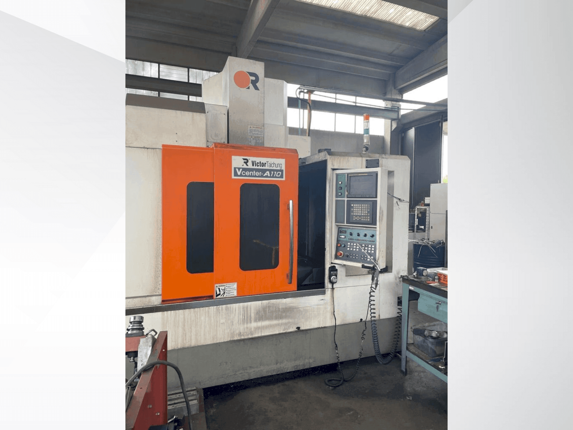 Frontansicht der Victor Vcenter A-110  Maschine