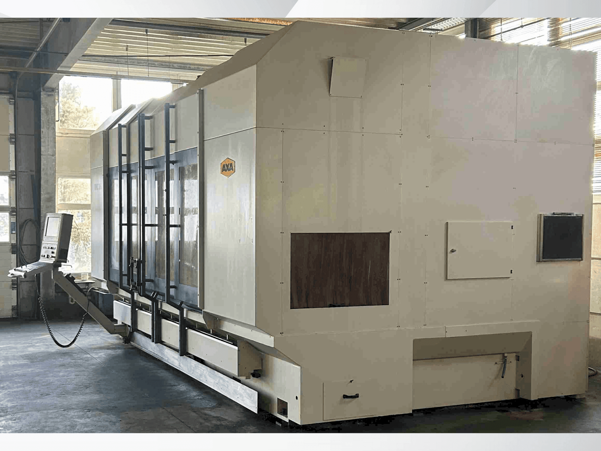 Frontansicht der AXA VHC 3-3000 S  Maschine