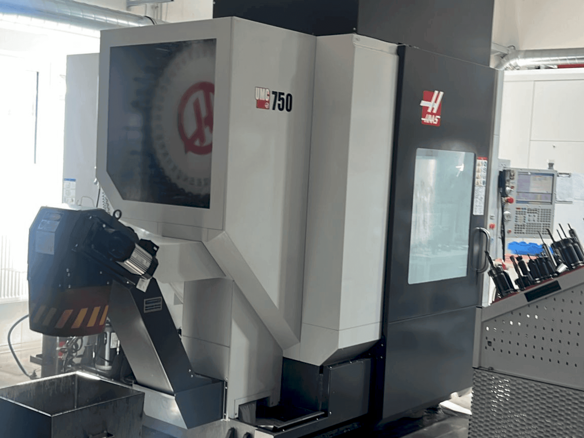 Frontansicht der HAAS UMC-750  Maschine