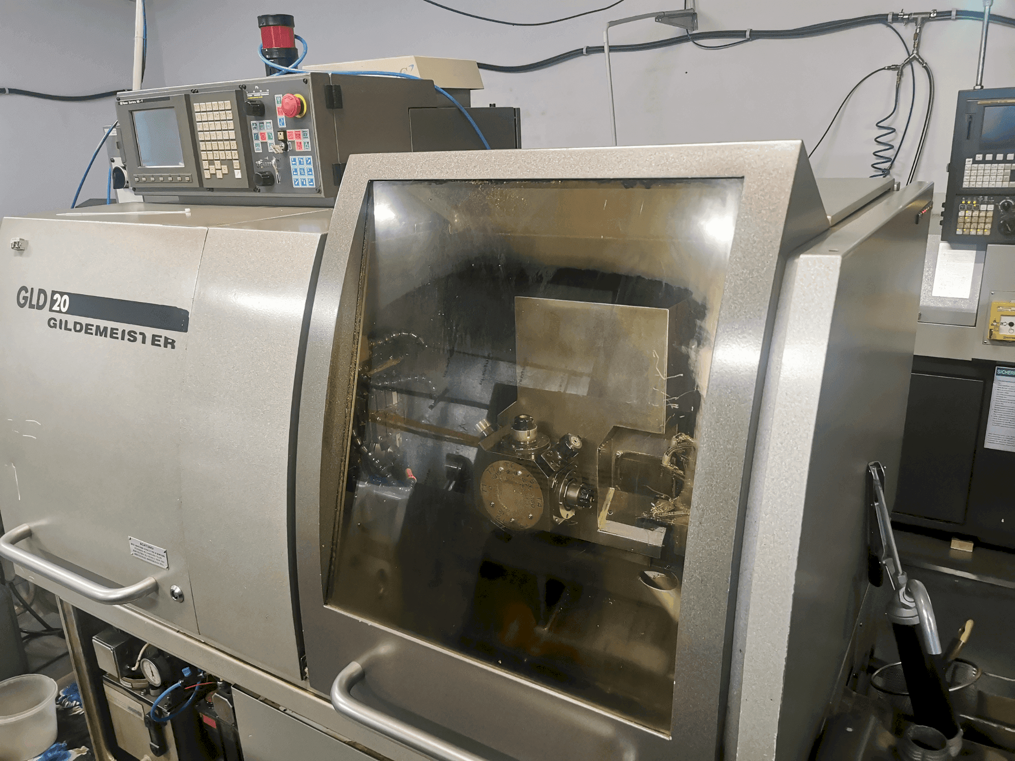 Frontansicht der Gildemeister GLD 20  Maschine