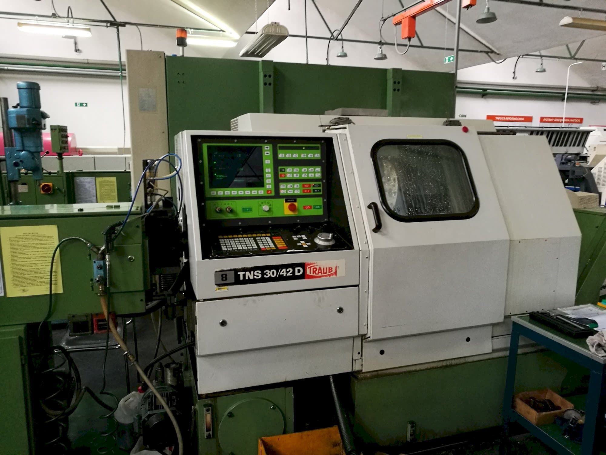 Frontansicht der TRAUB TNS 30/42 D  Maschine