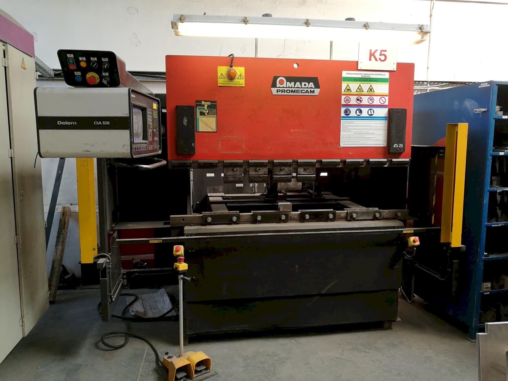 Frontansicht der AMADA ITPS 50/20  Maschine