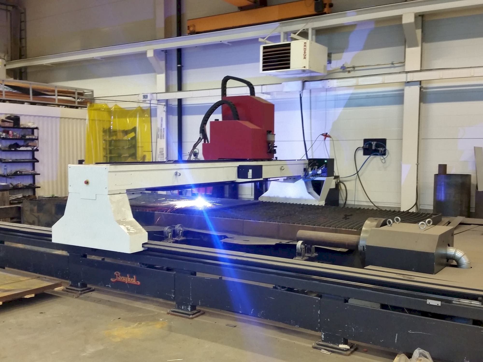 Frontansicht der Baykal BPL-H 2006 HPR 260XD  Maschine