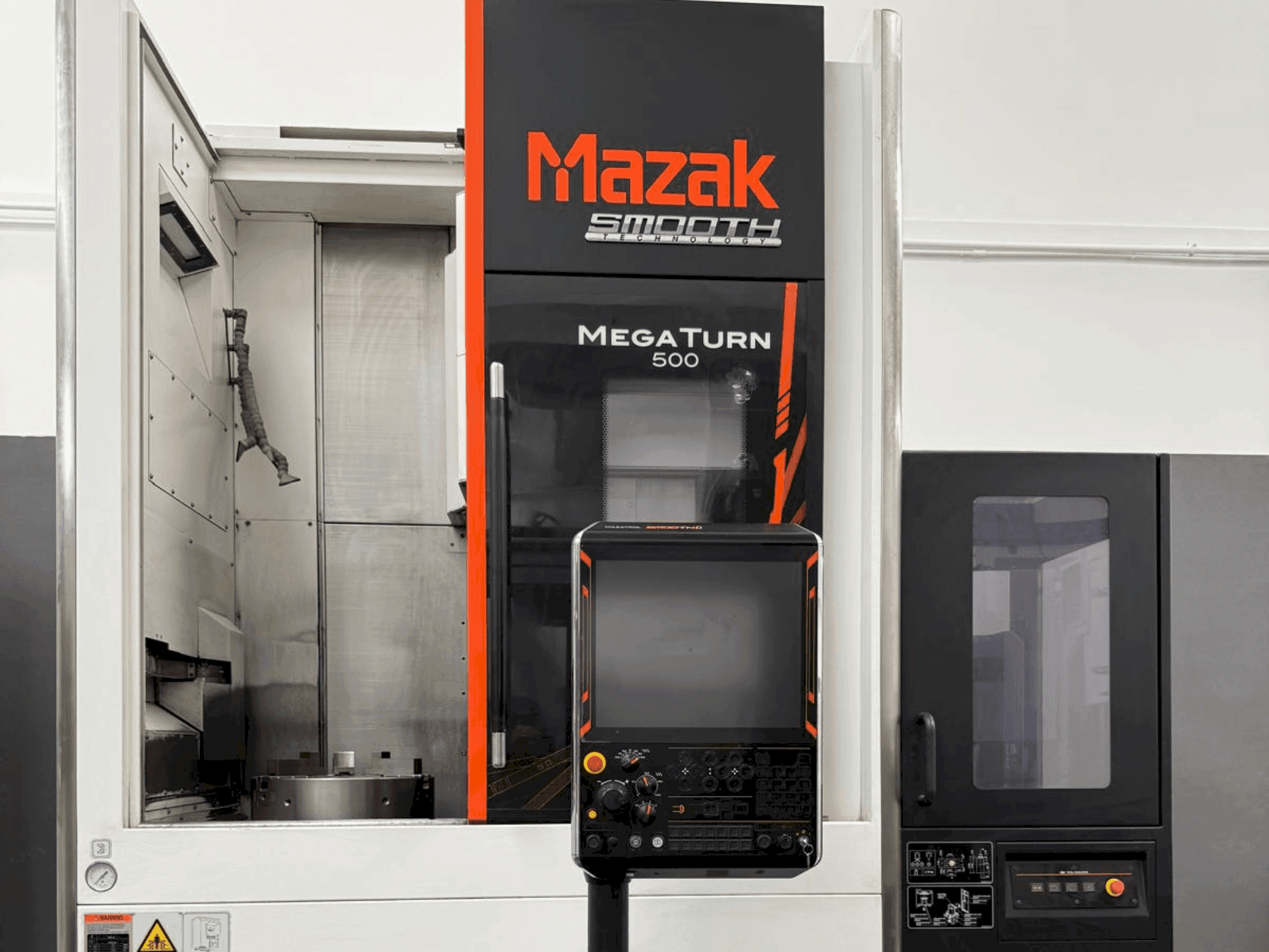 Frontansicht der Mazak Mega Turn 500  Maschine