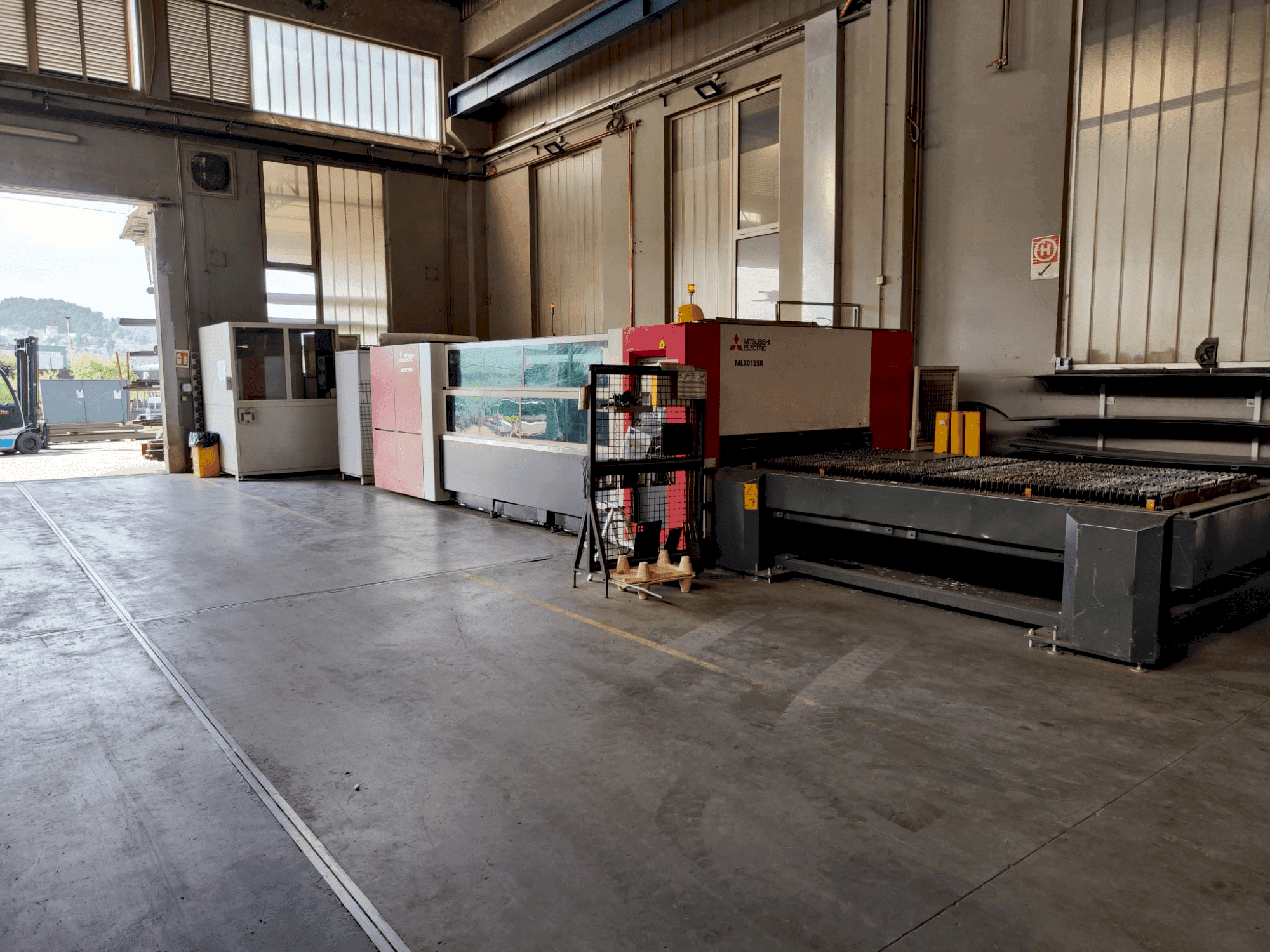 Frontansicht der Mitsubishi ML 3015 SR  Maschine