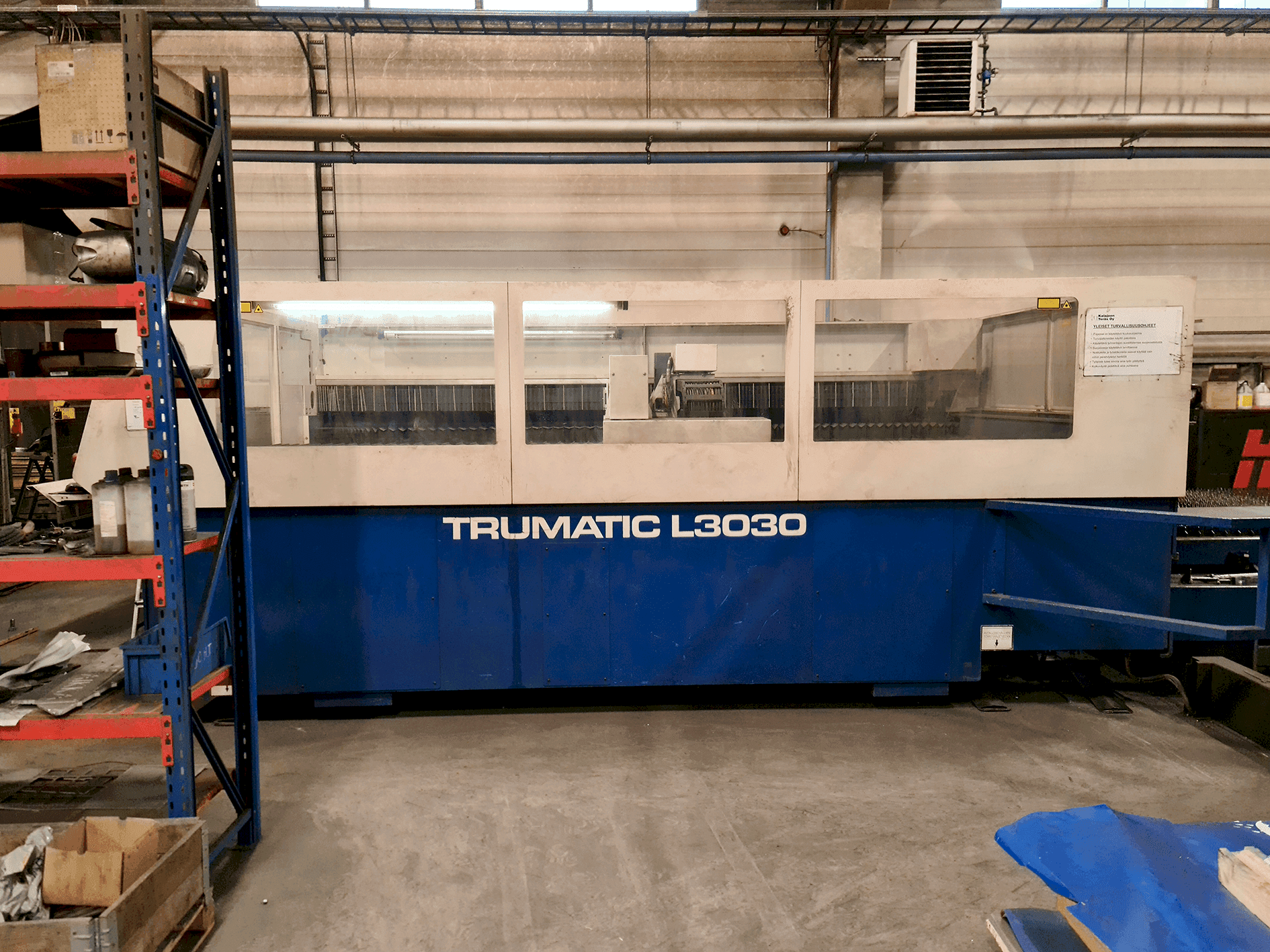 Frontansicht der Trumpf Trumatic L3030 4kW  Maschine