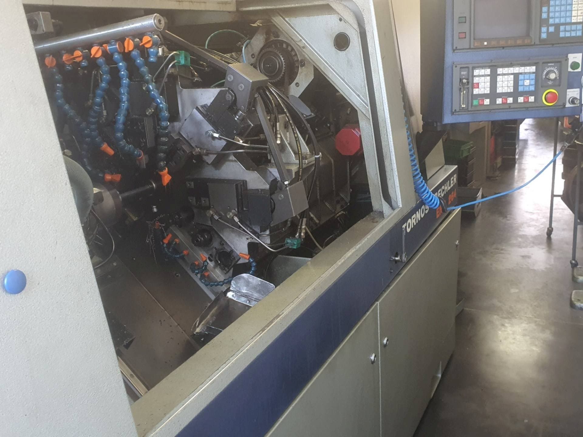 Frontansicht der Tornos-Bechler ENC 264  Maschine