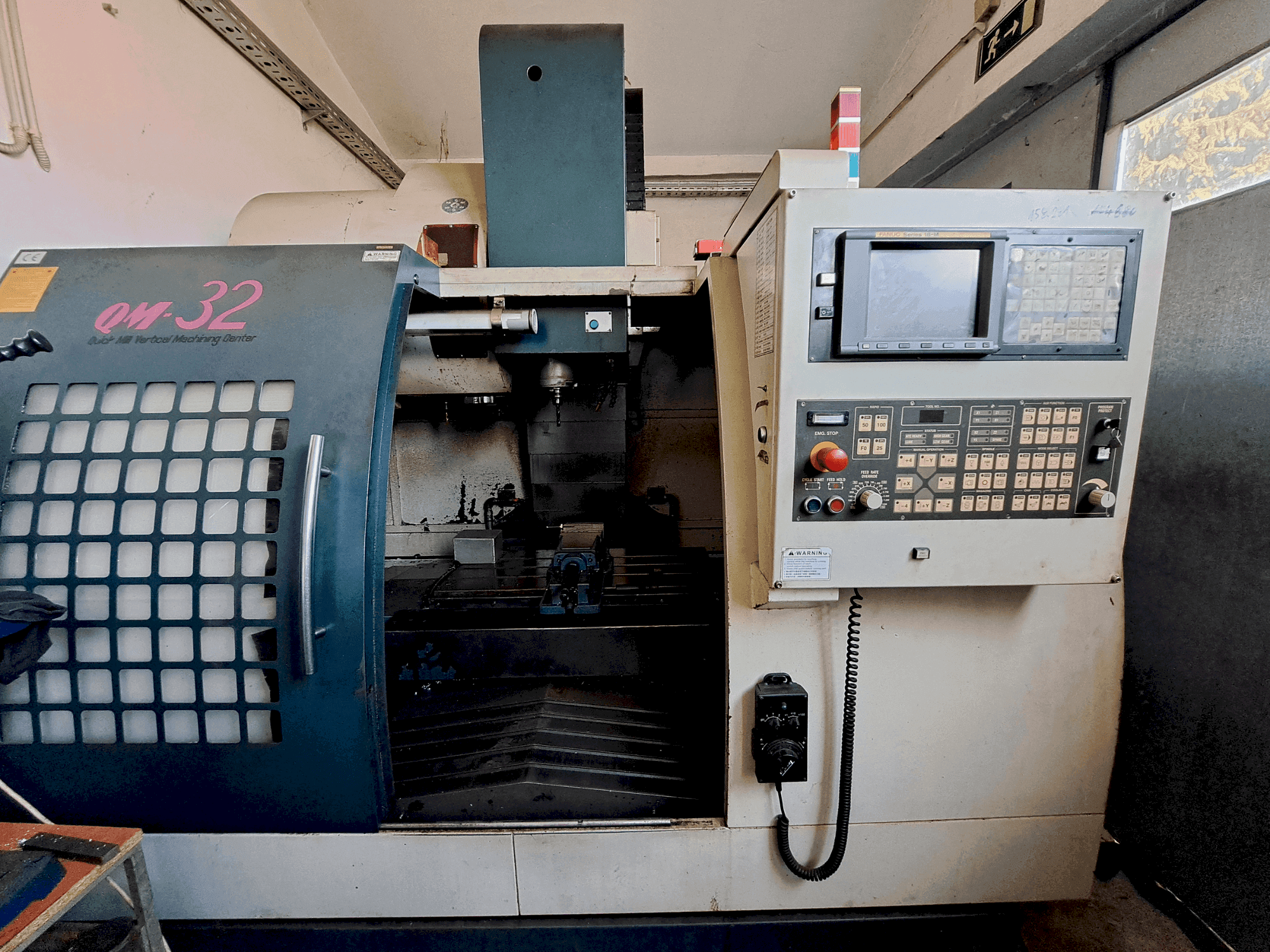 Frontansicht der Feeler QM-32  Maschine