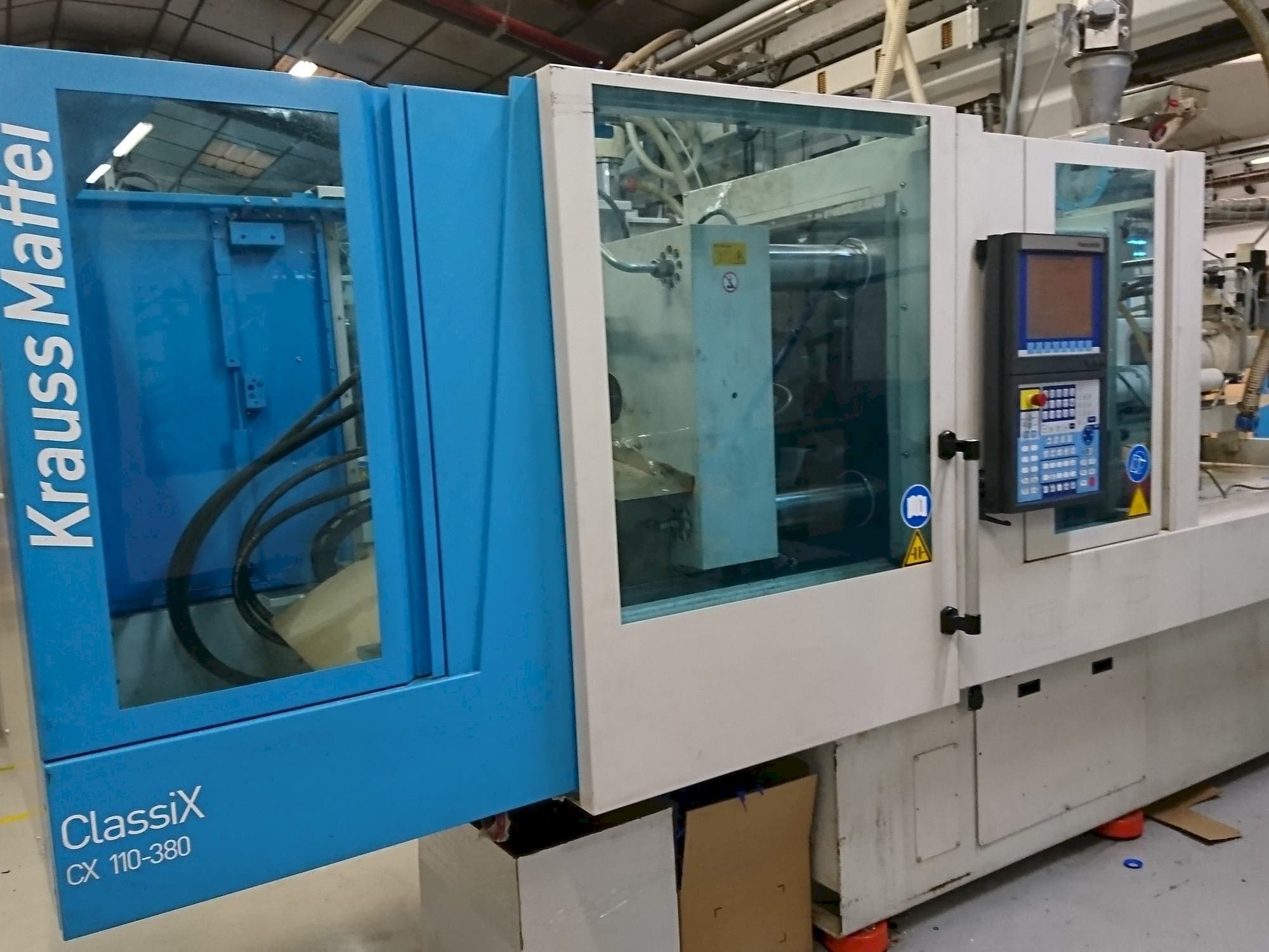 Frontansicht der Krauss Maffei 110-380 CX  Maschine