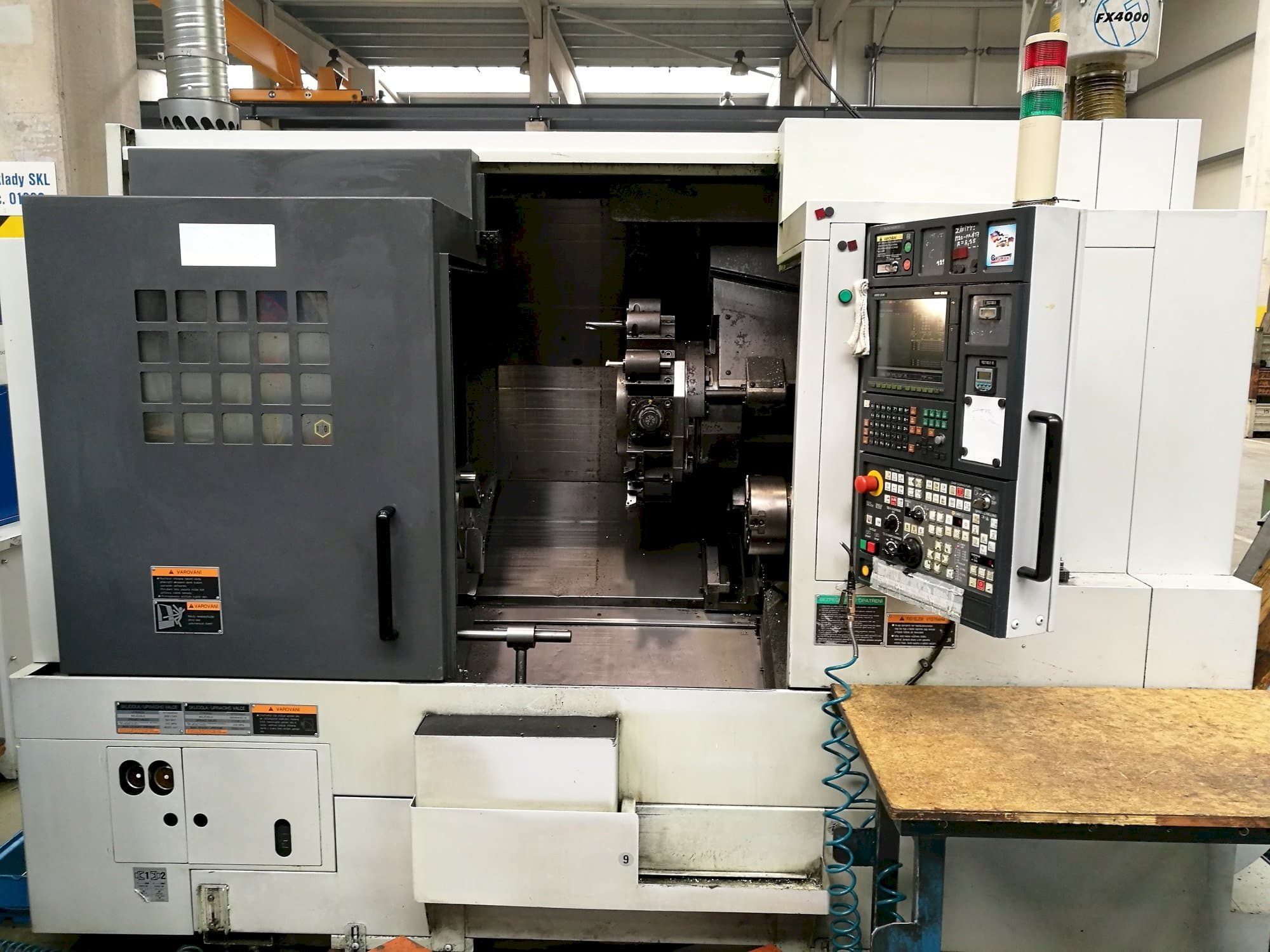 Frontansicht der MORI SEIKI NL 2500 SY/700  Maschine