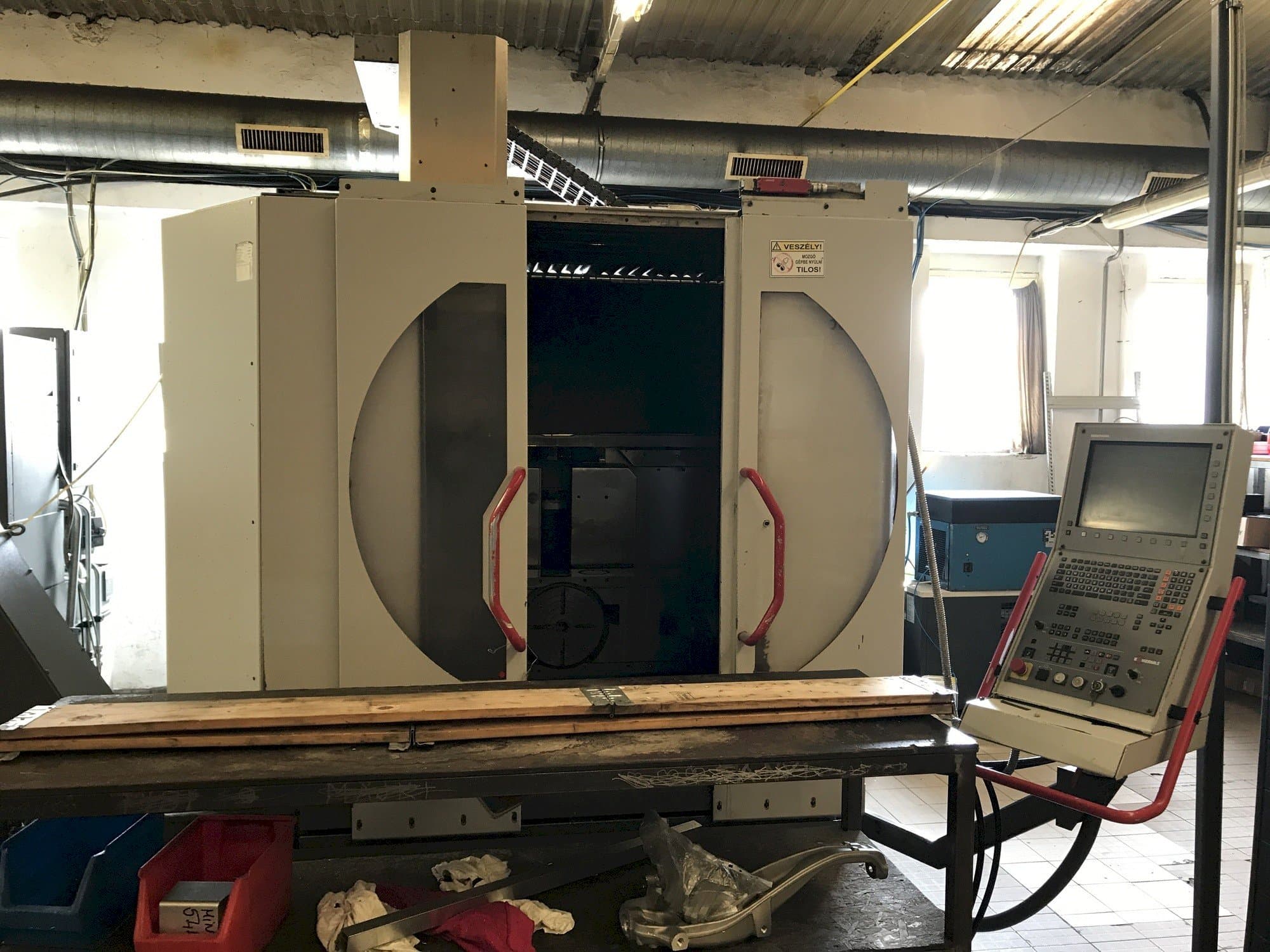 Frontansicht der HERMLE B 300 U  Maschine