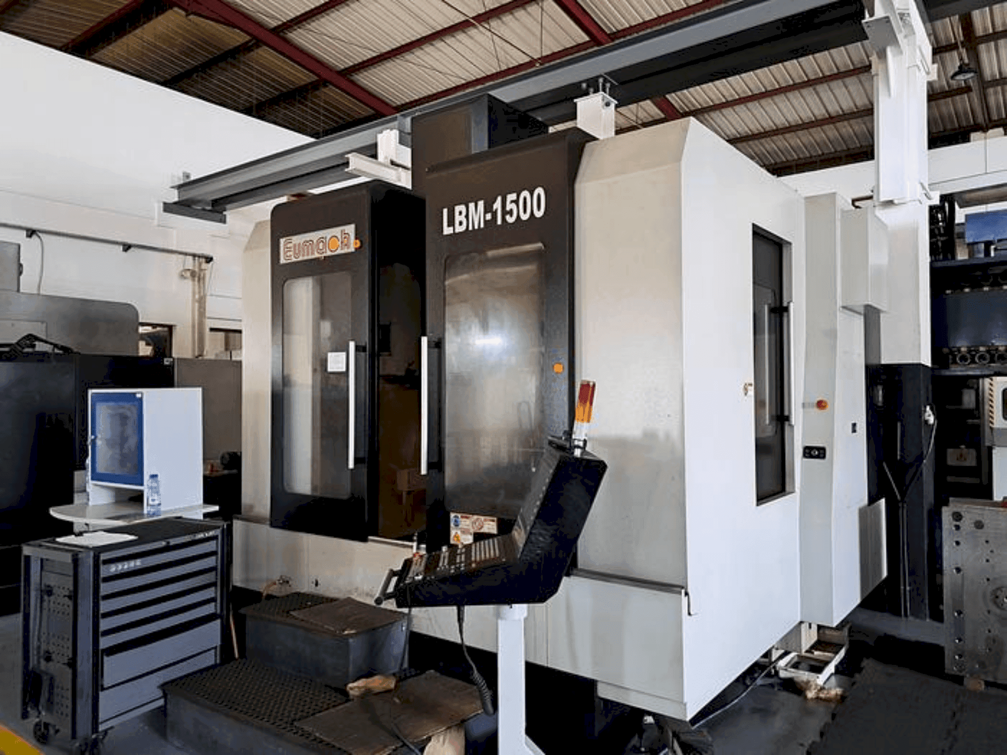 Frontansicht der Eumach LBM-1500  Maschine