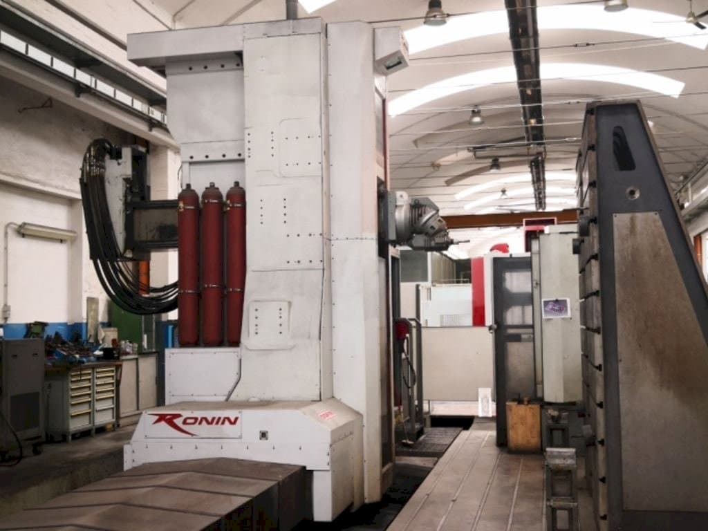 Frontansicht der FPT Ronin  Maschine