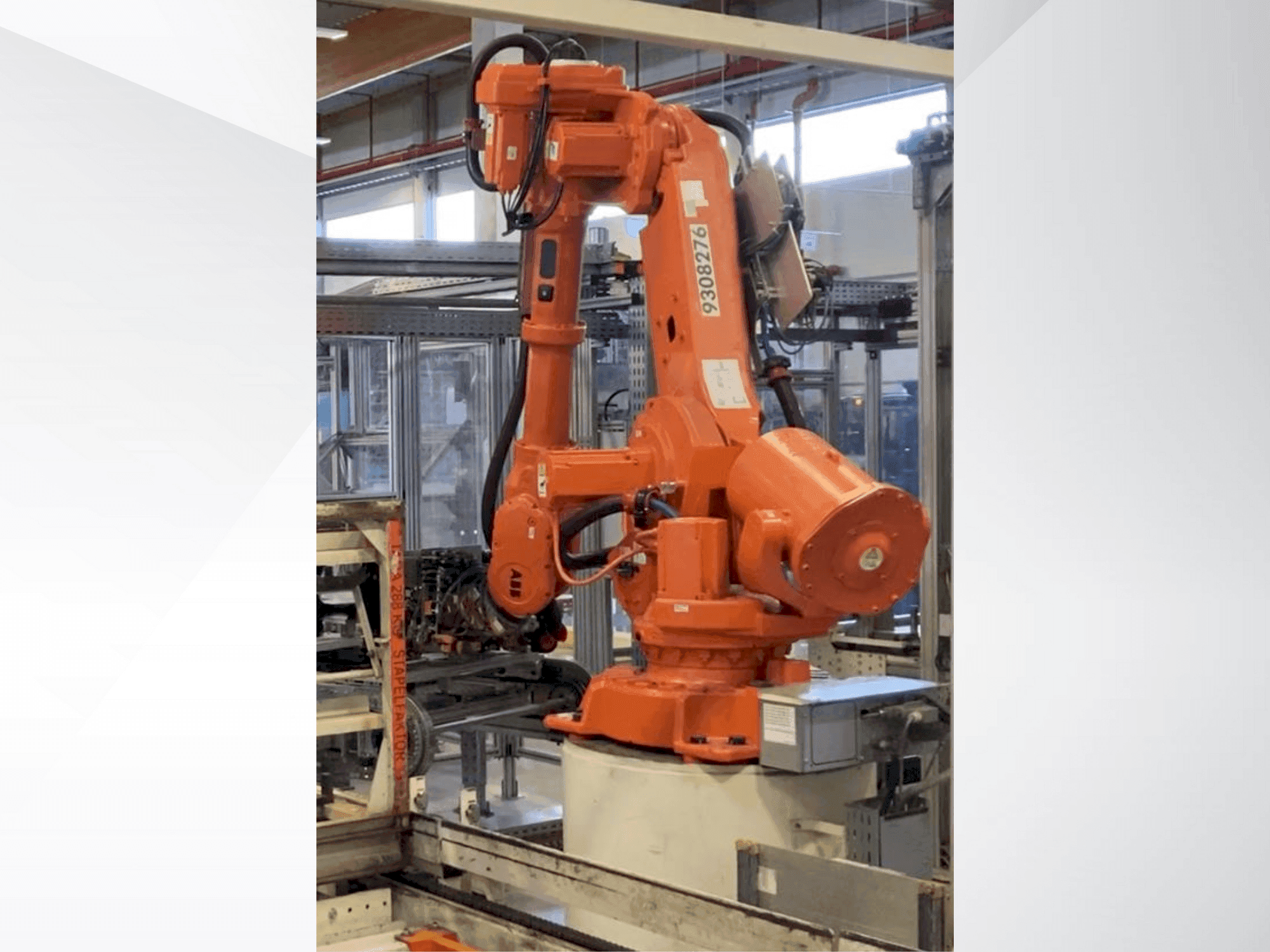 Frontansicht der ABB IRB 6640-130/320  Maschine