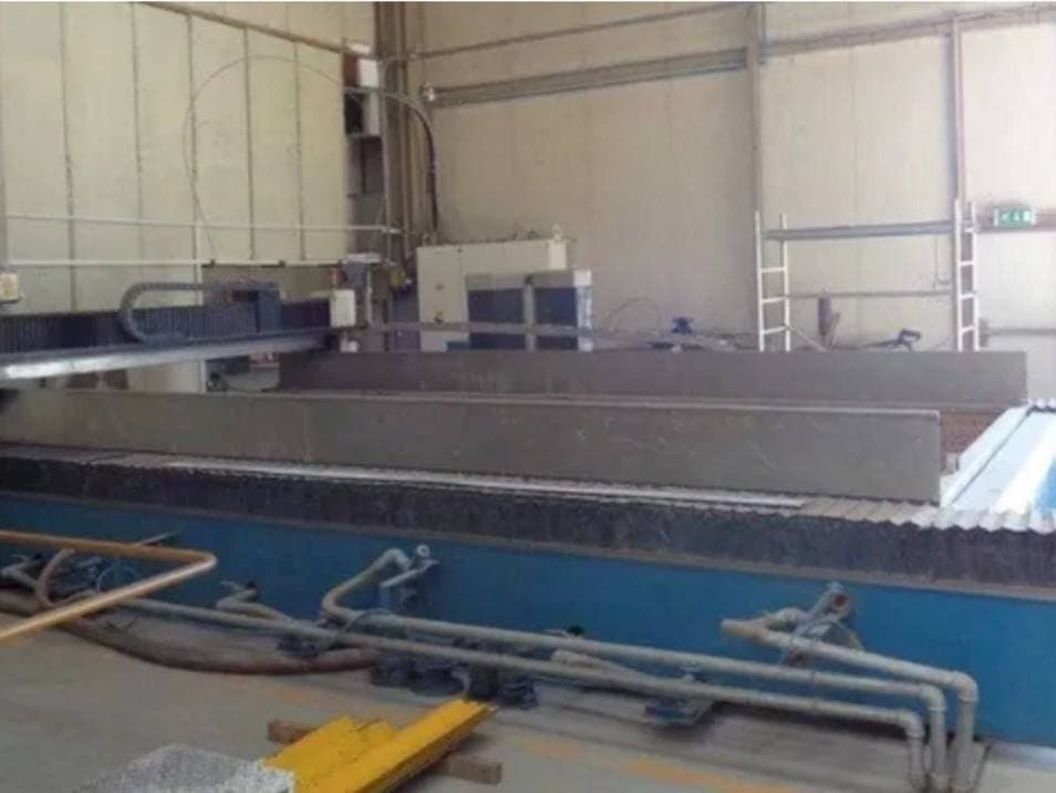 Frontansicht der YC Industry YCWJ-3742-L3060  Maschine