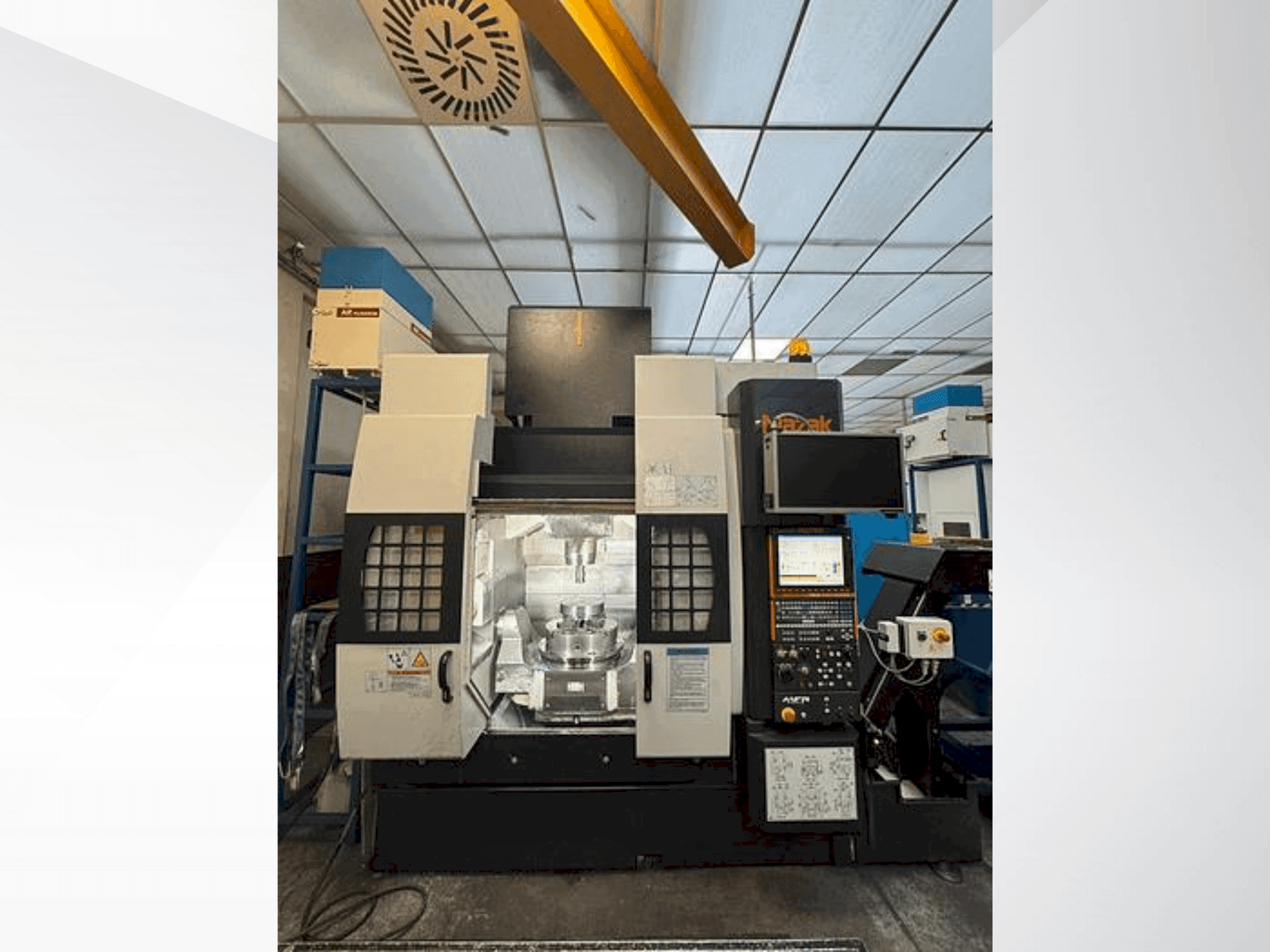 Frontansicht der Mazak Variaxis 630-5X T  Maschine