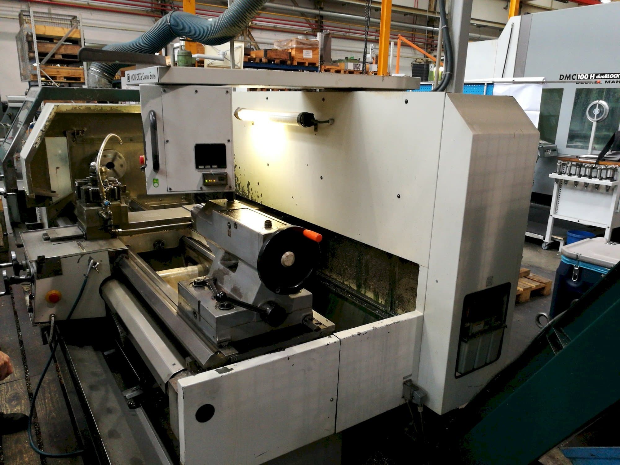 Frontansicht der Monforts KNC 6  Maschine