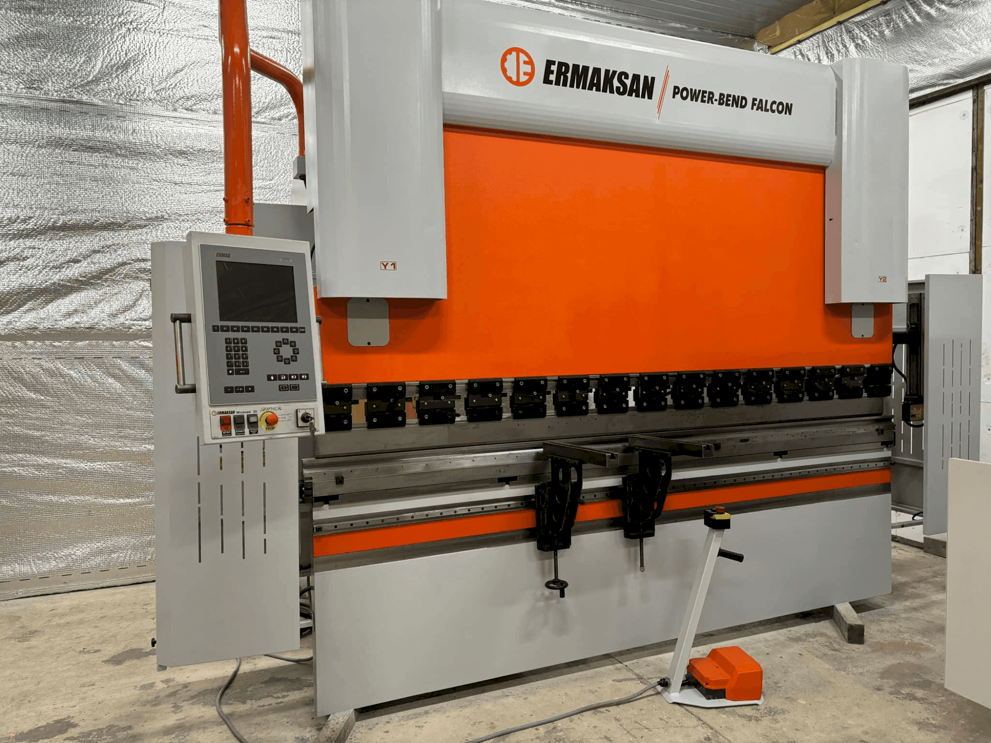 Frontansicht der ERMAKSAN POWER-BEND FALCON 3100X175  Maschine