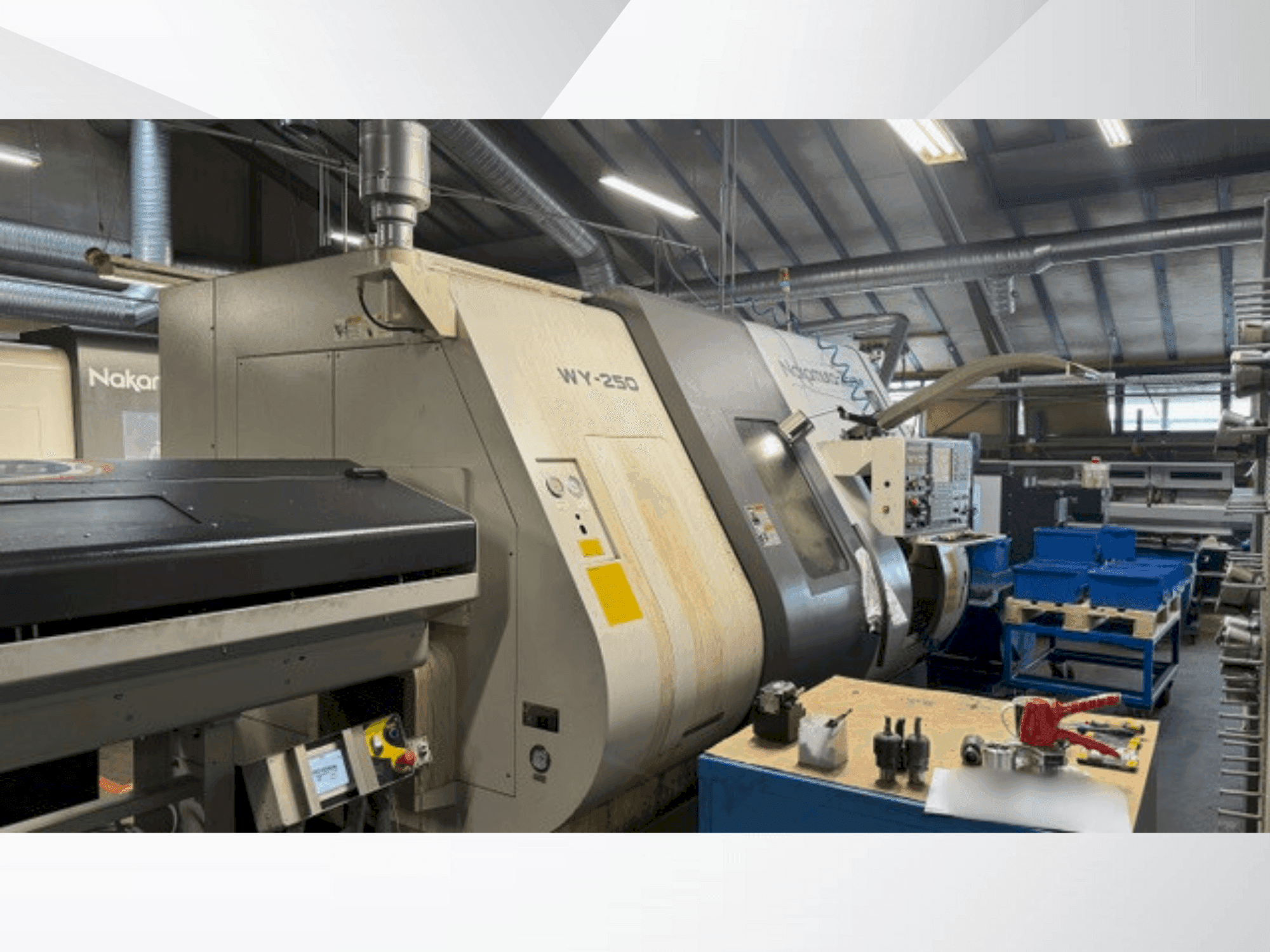 Frontansicht der NAKAMURA-TOME WY-250  Maschine