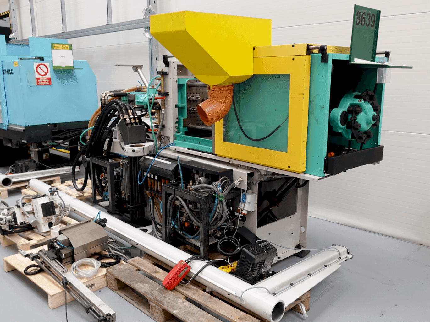 Frontansicht der Arburg ALLROUNDER 320C–500–100U  Maschine