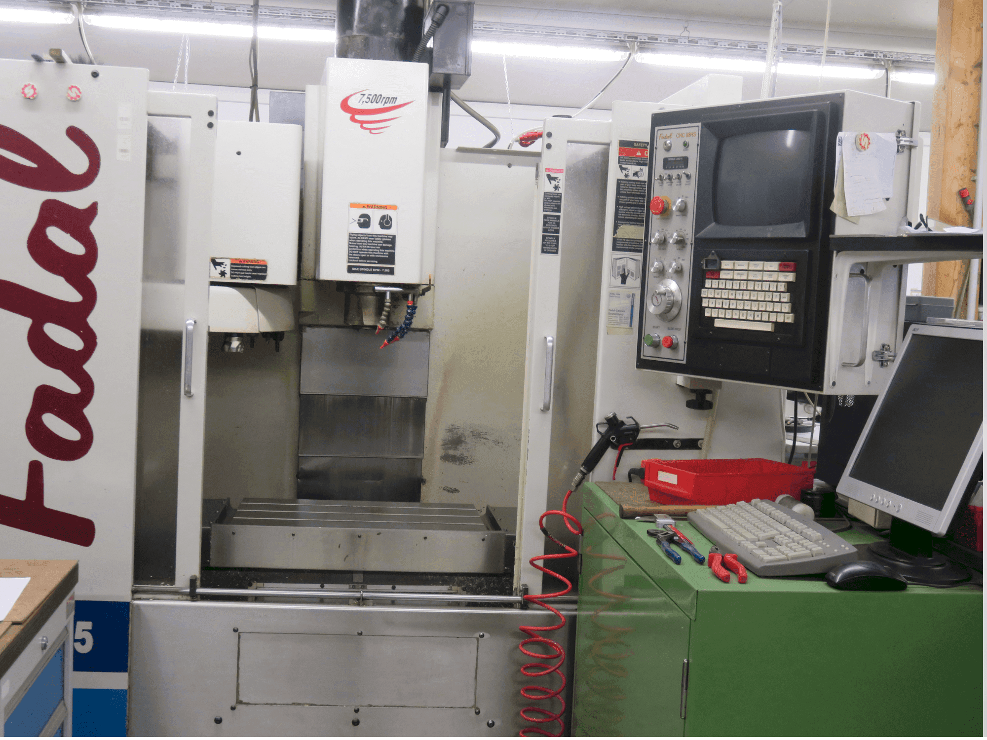 Frontansicht der FADAL VMC 15  Maschine