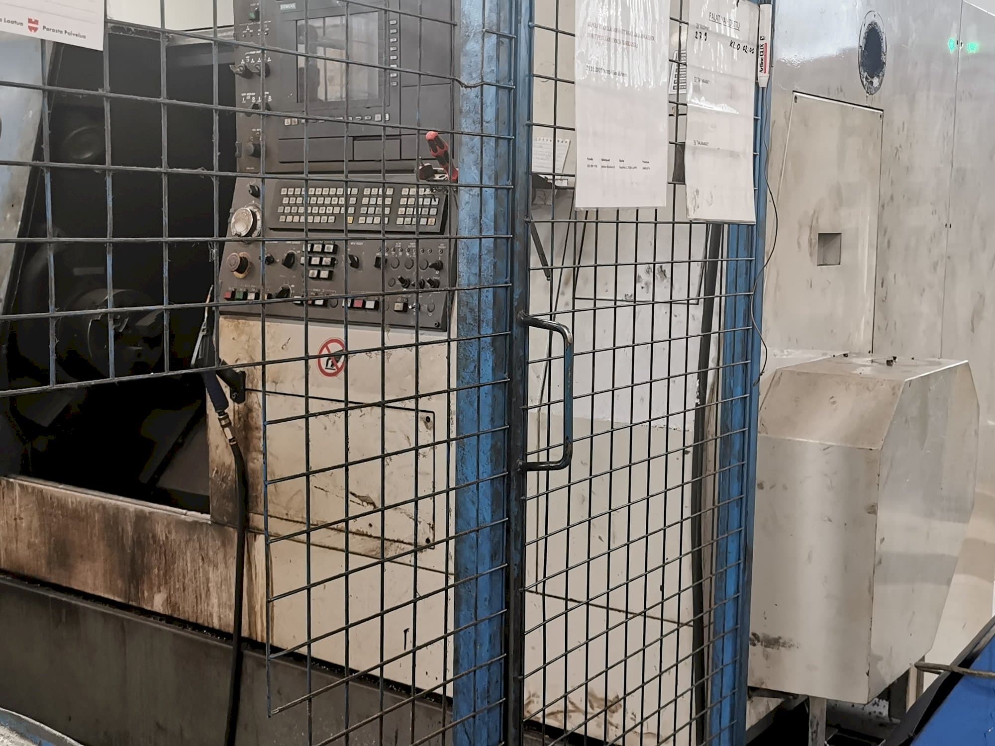 Frontansicht der Hyundai HIT 250 S  Maschine