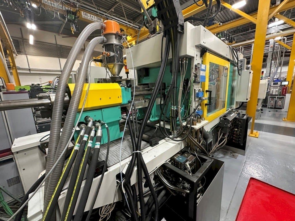 Linke Seitenansicht der Arburg Allrounder 570C 2000 -350/150  Maschine