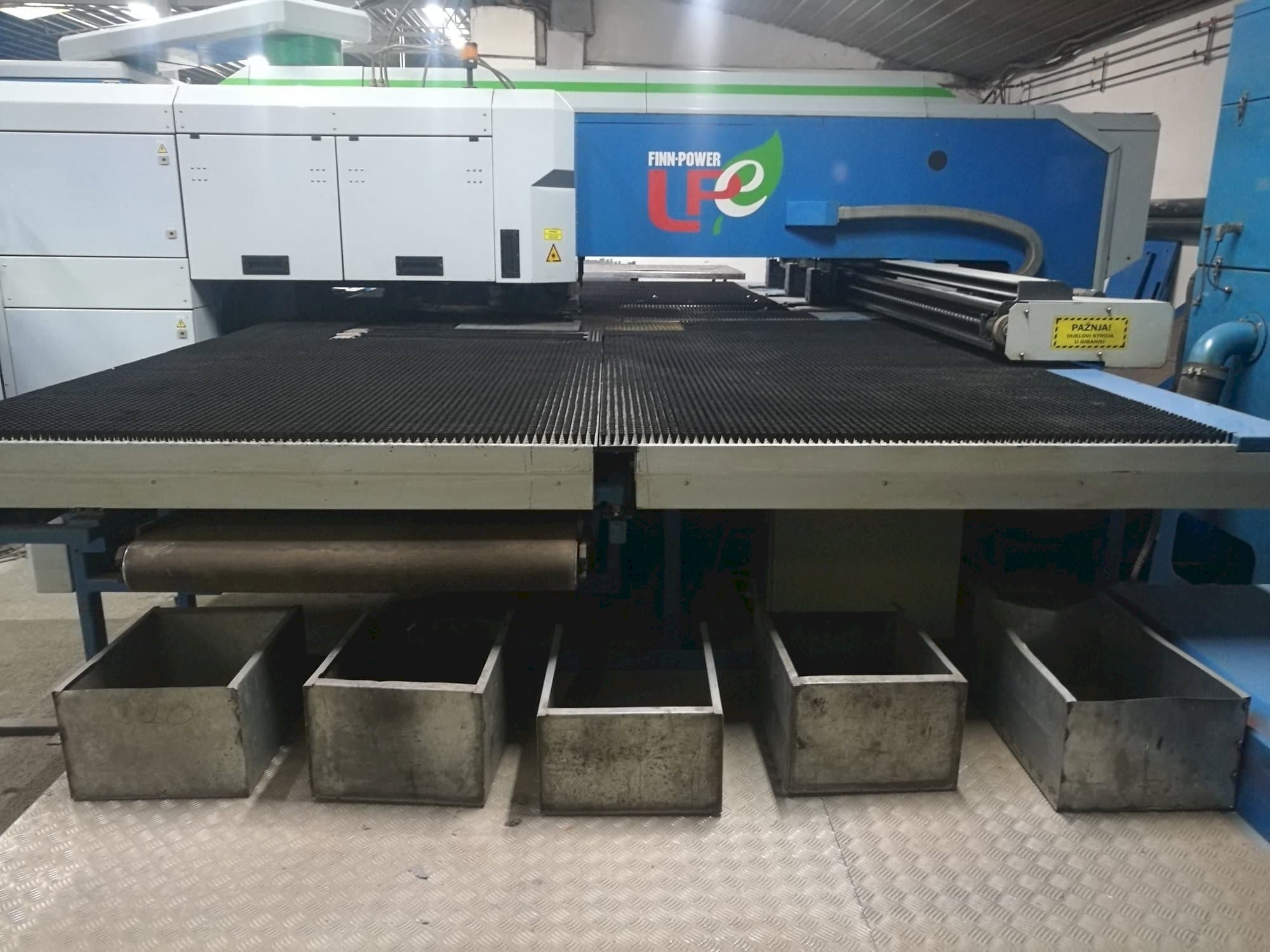 Frontansicht der Finn-Power LPE5 SWUH  Maschine