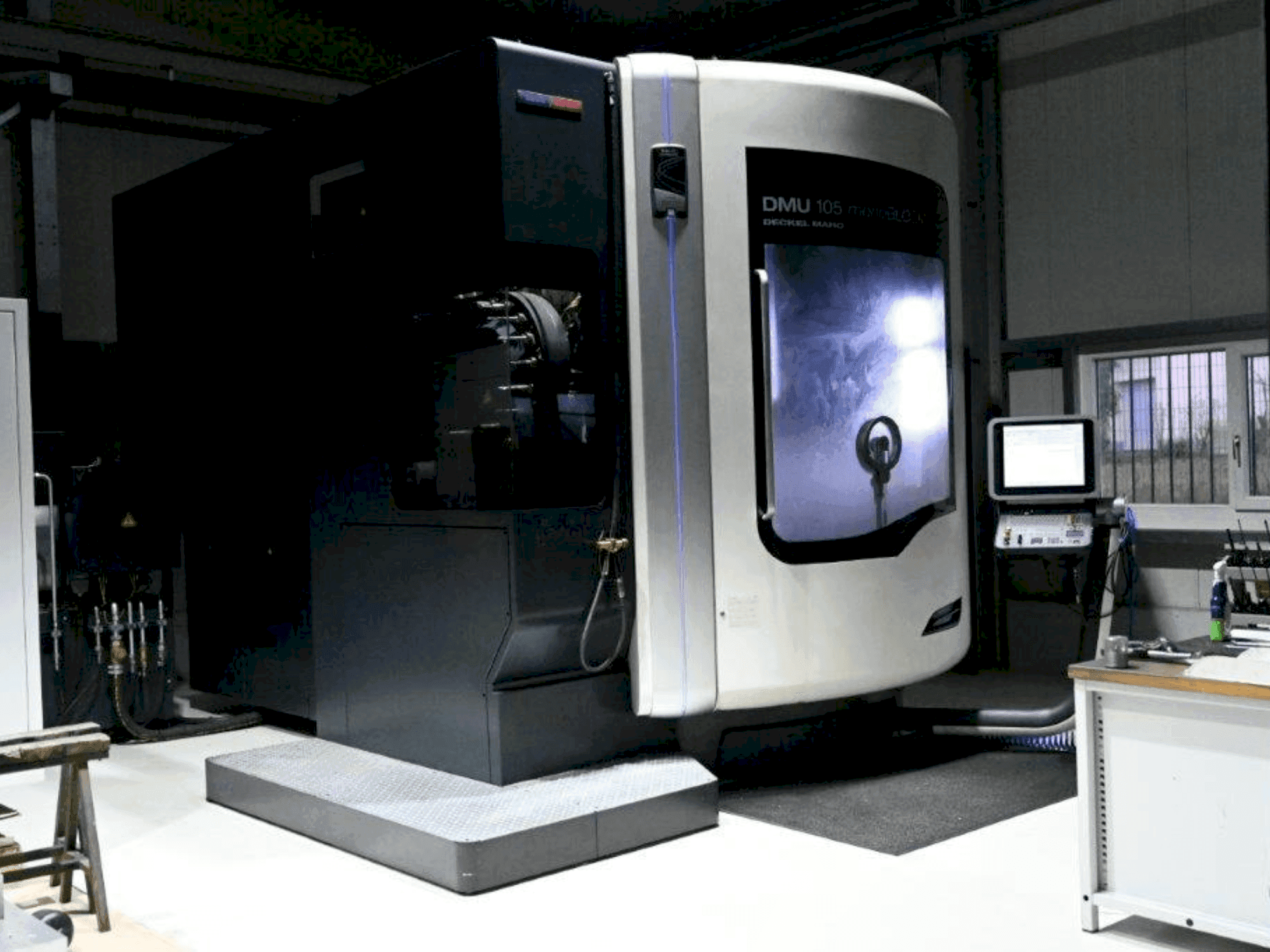 Frontansicht der DMG DMU 105 MonoBlock  Maschine