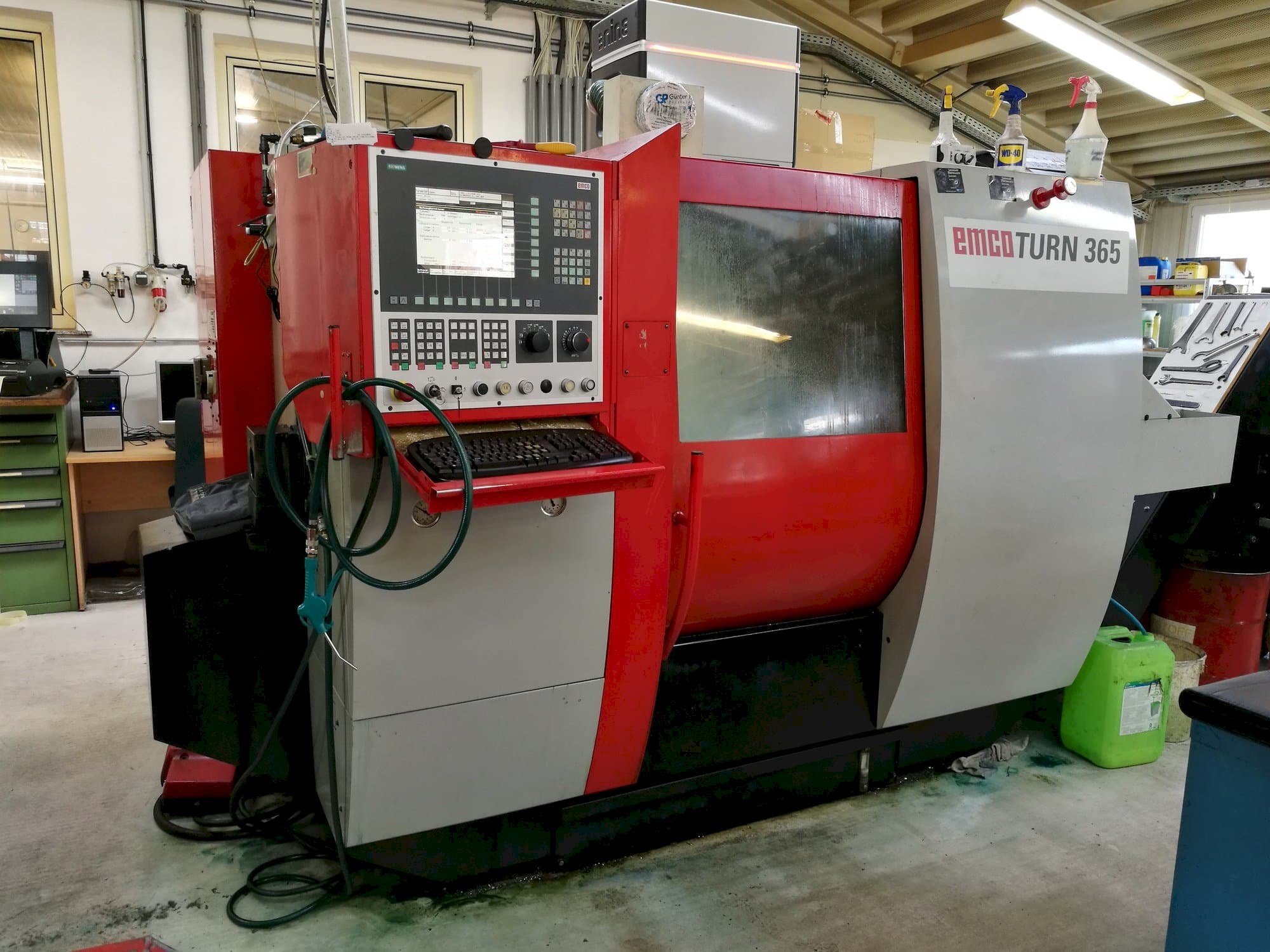 Linke Ansicht der EMCO TURN 365  Maschine