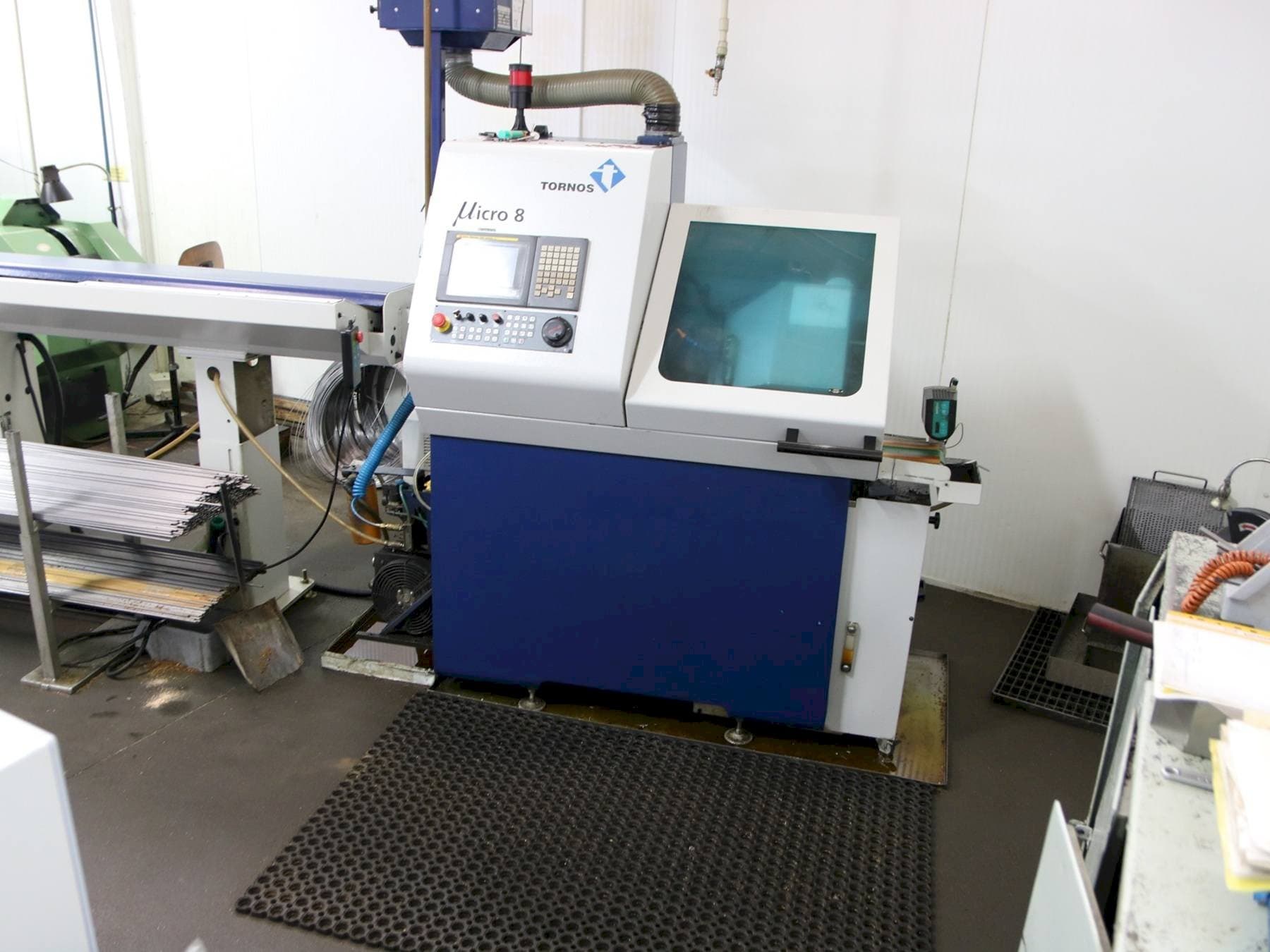 Frontansicht der Tornos Micro 8  Maschine