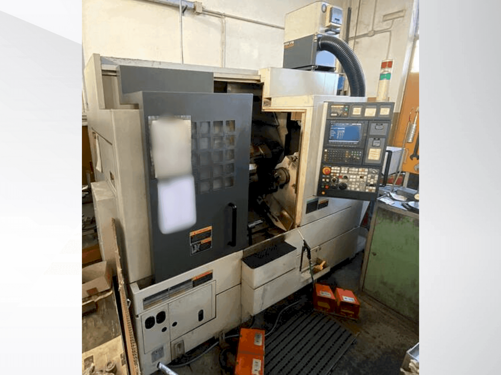 Frontansicht der MORI SEIKI NL 2000 SY  Maschine