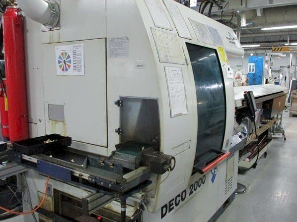 Linke Seitenansicht der Tornos-Bechler DECO 20  Maschine