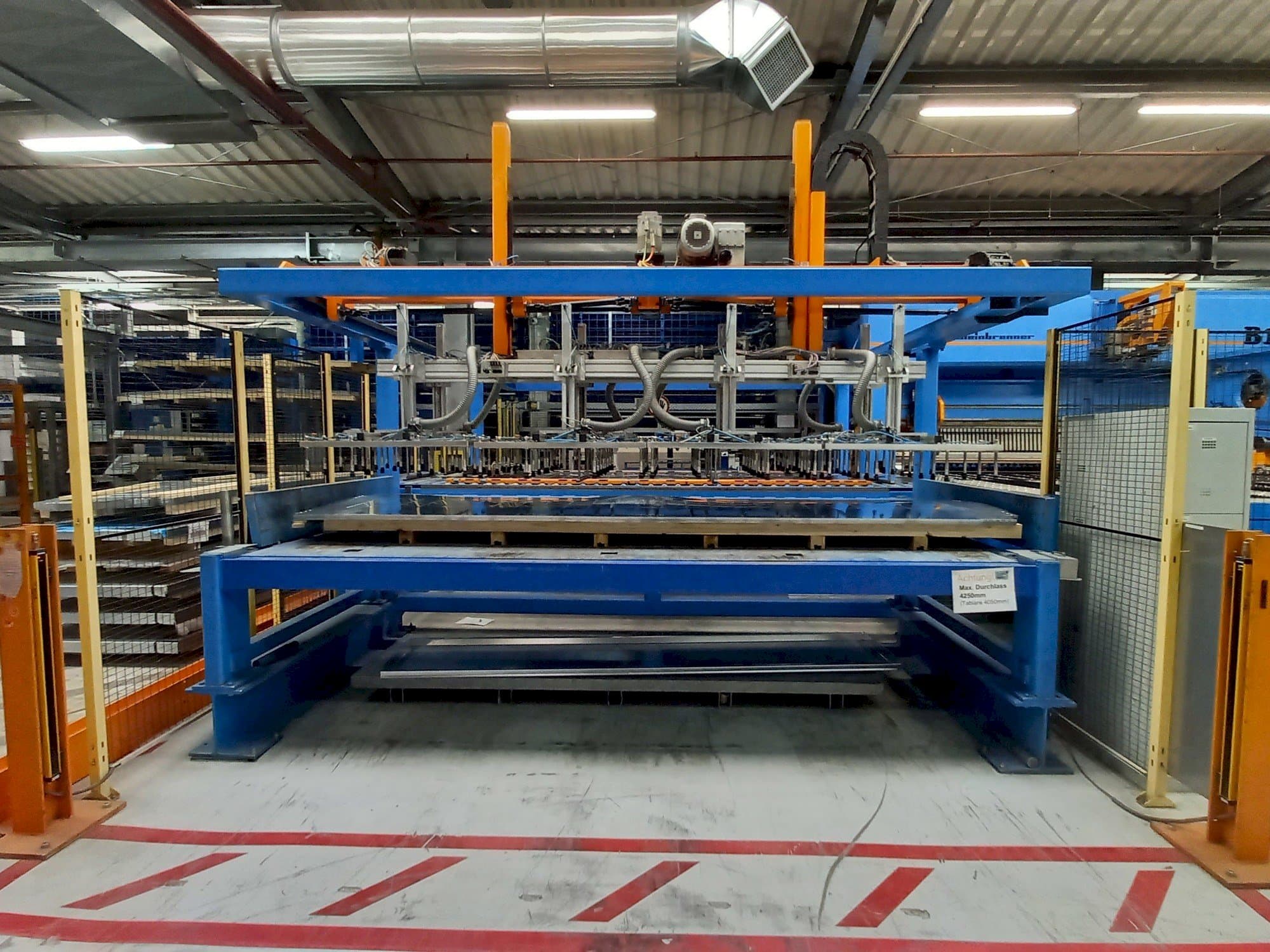 Frontansicht der Weinbrenner B 12  Maschine