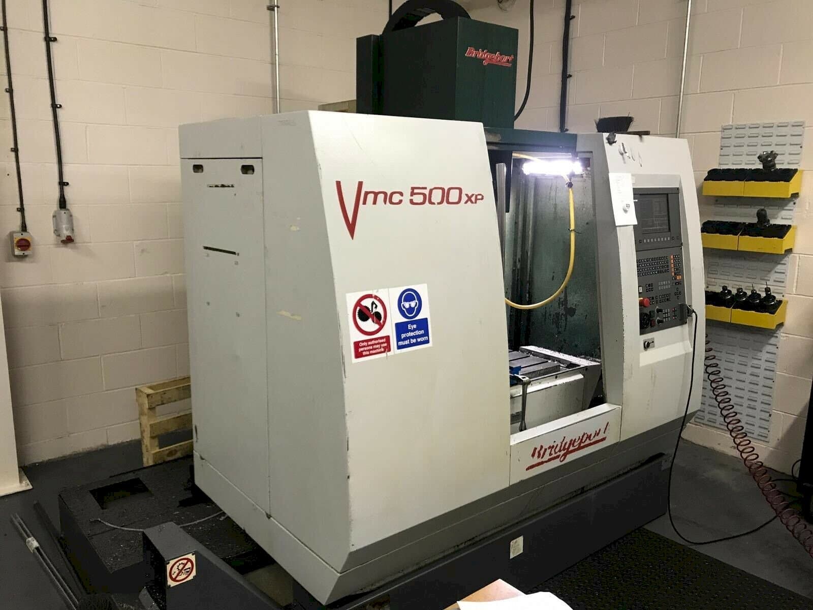 Frontansicht der Bridgeport VMC 500 XP  Maschine