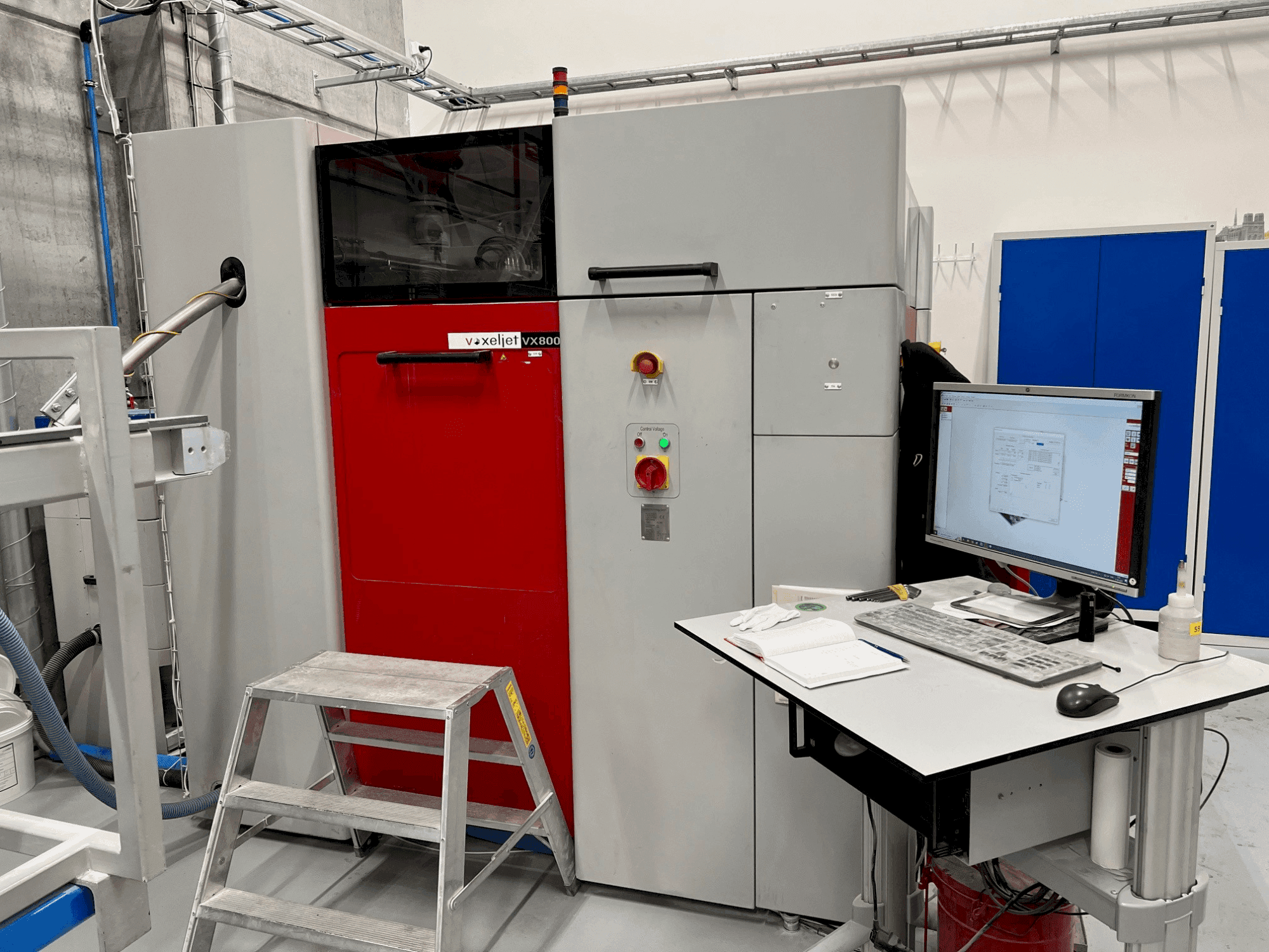 Frontansicht der VOXELJET VX800 (2010)  Maschine