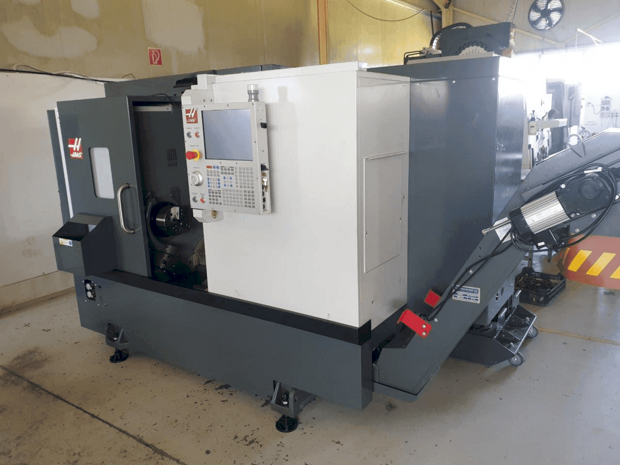 Frontansicht der HAAS ST-20  Maschine