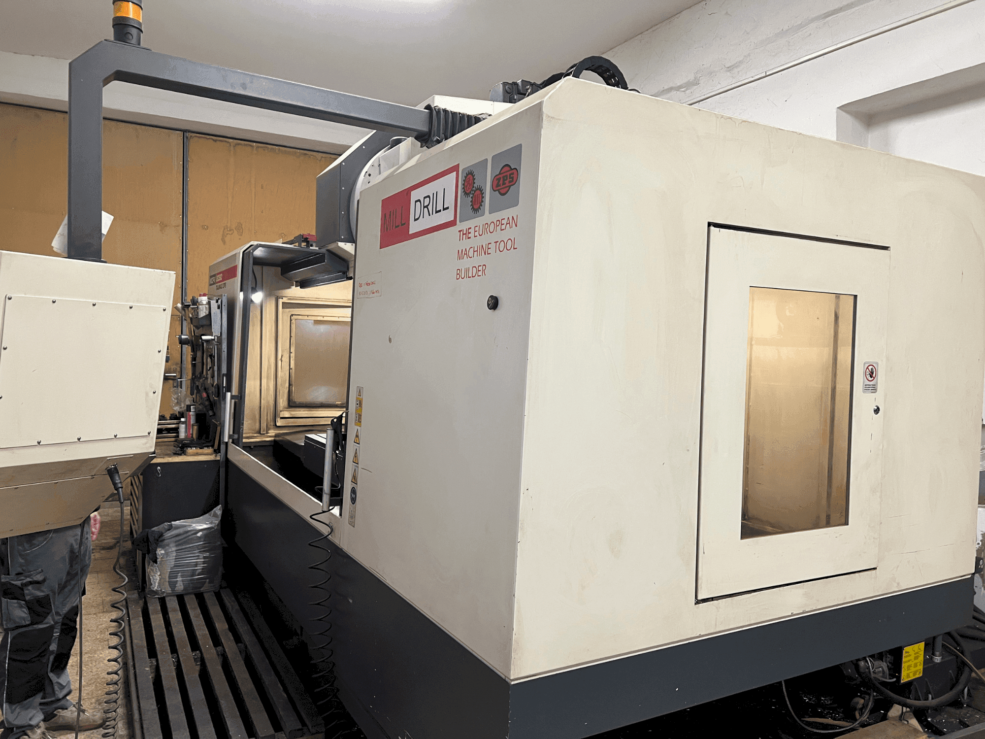 Frontansicht der TAJMAC-ZPS MCFV 2080  Maschine