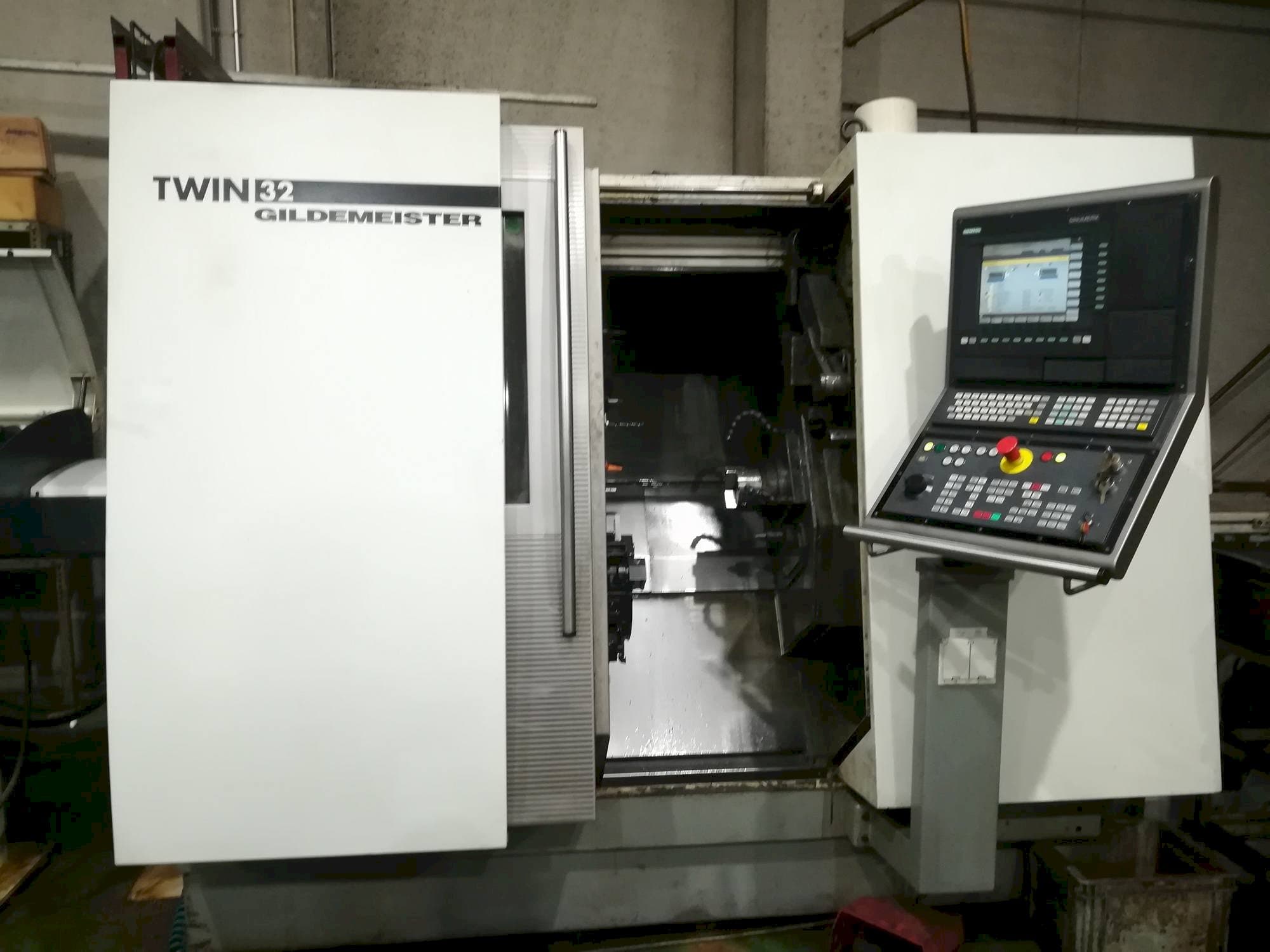 Frontansicht der Gildemeister Twin 32  Maschine
