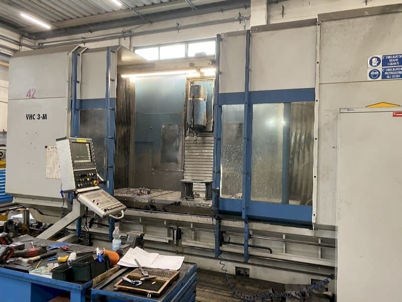 Frontansicht der AXA VHC 3M/2E  Maschine