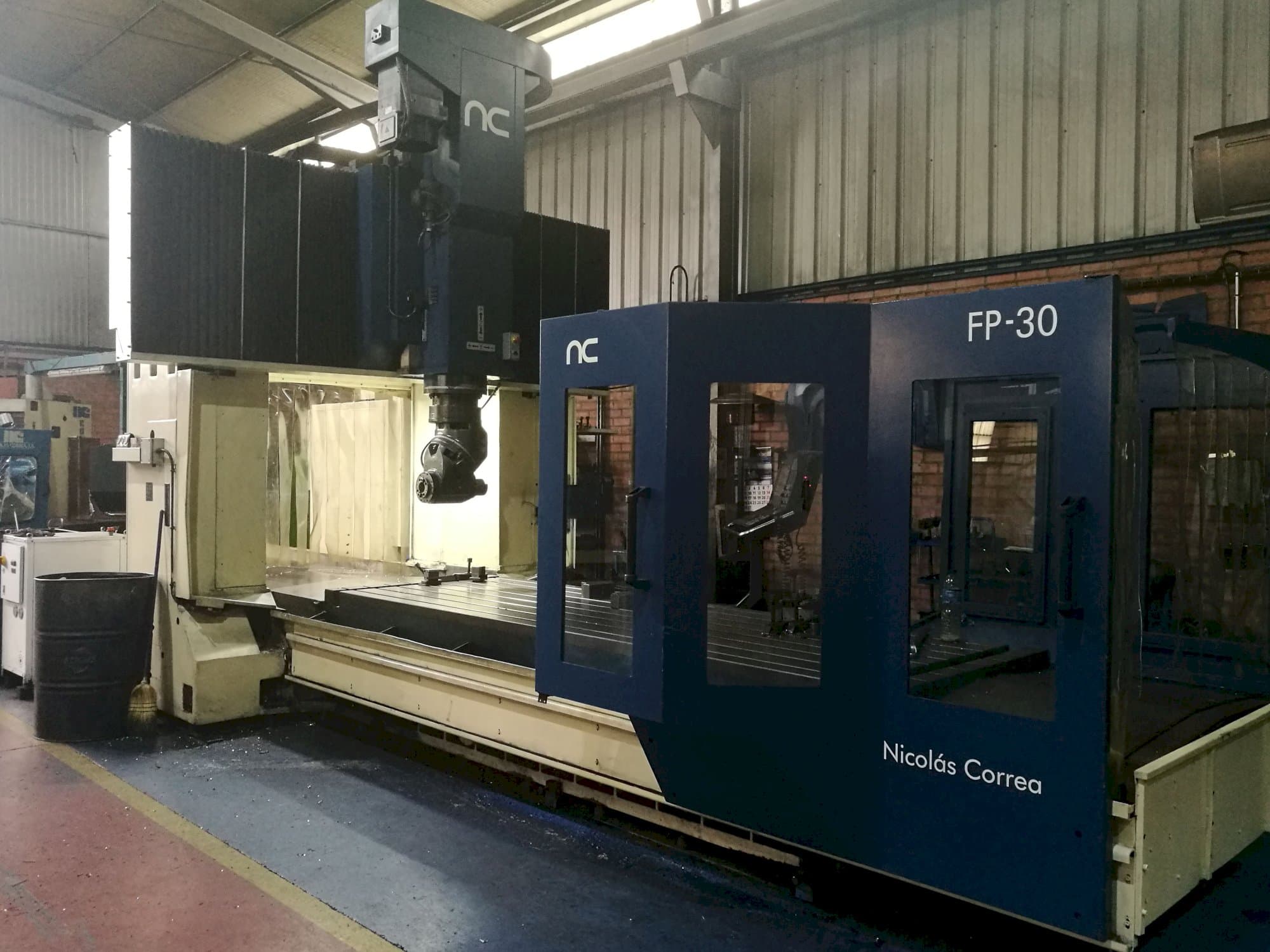 Rechte Ansicht der Correa FP 30/35 Maschine