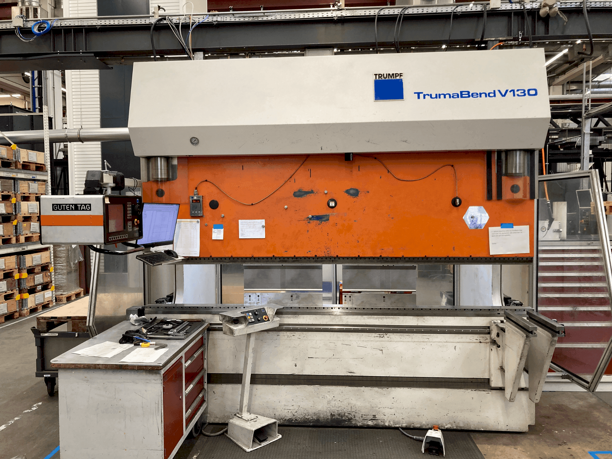 Frontansicht der TRUMPF TrumaBend V130  Maschine