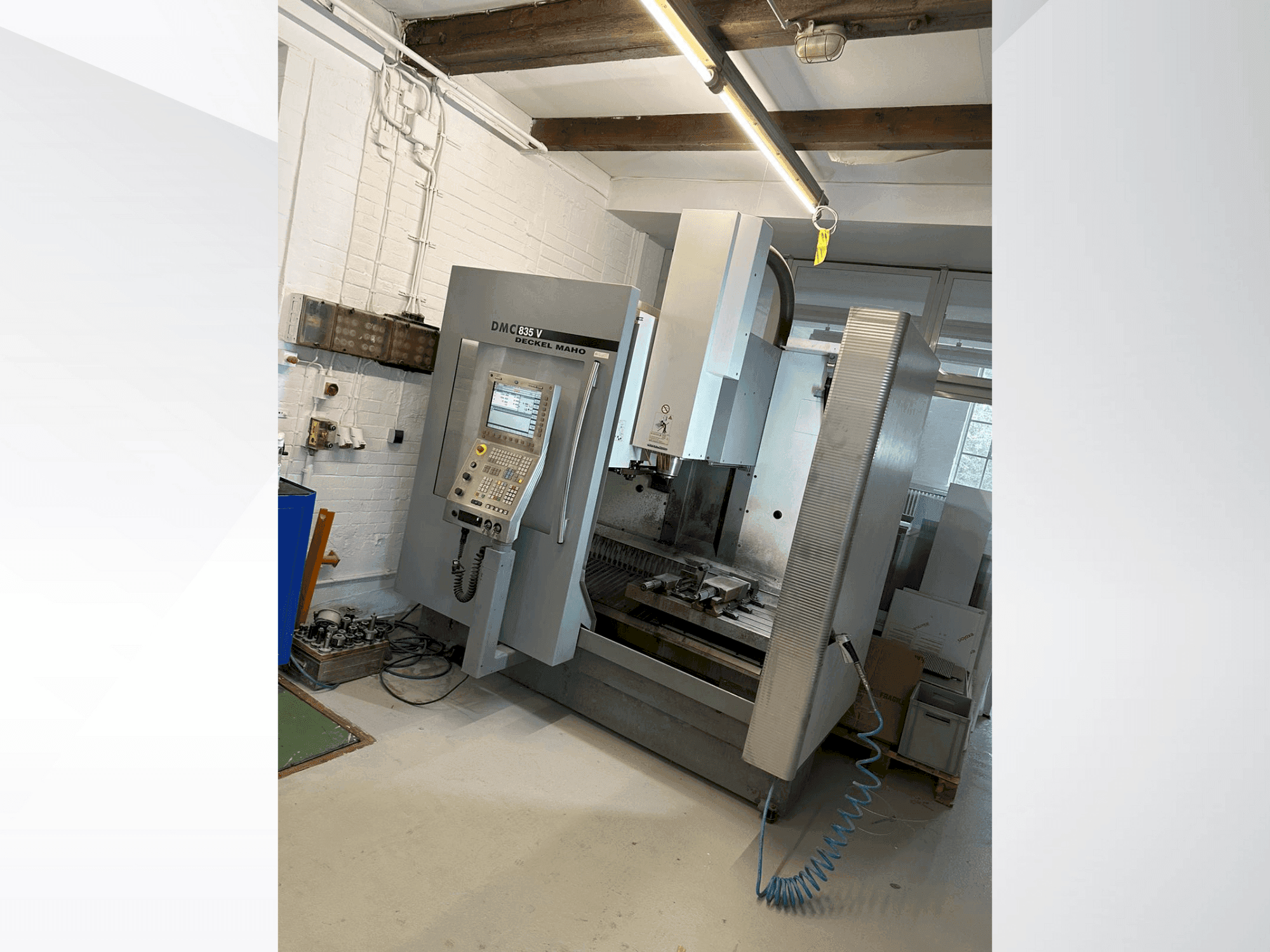 Frontansicht der DECKEL DMC 835 V  Maschine