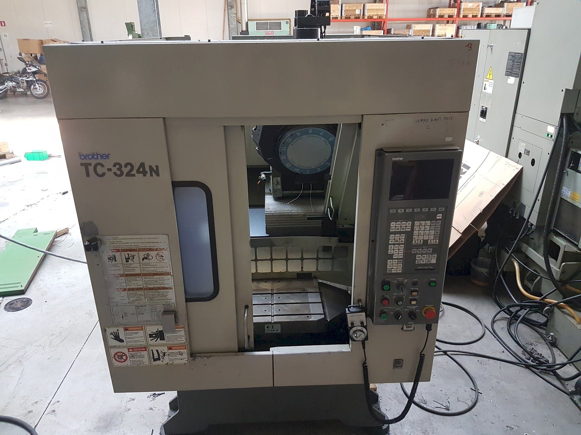 Frontansicht der Brother TC-324N  Maschine